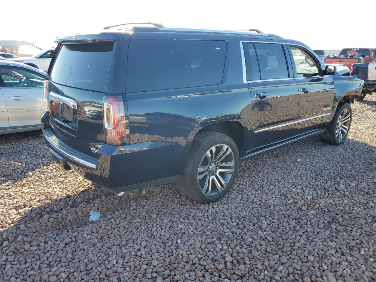 Photo 2 VIN: 1GKS2HKJ1KR127754 - GMC YUKON 