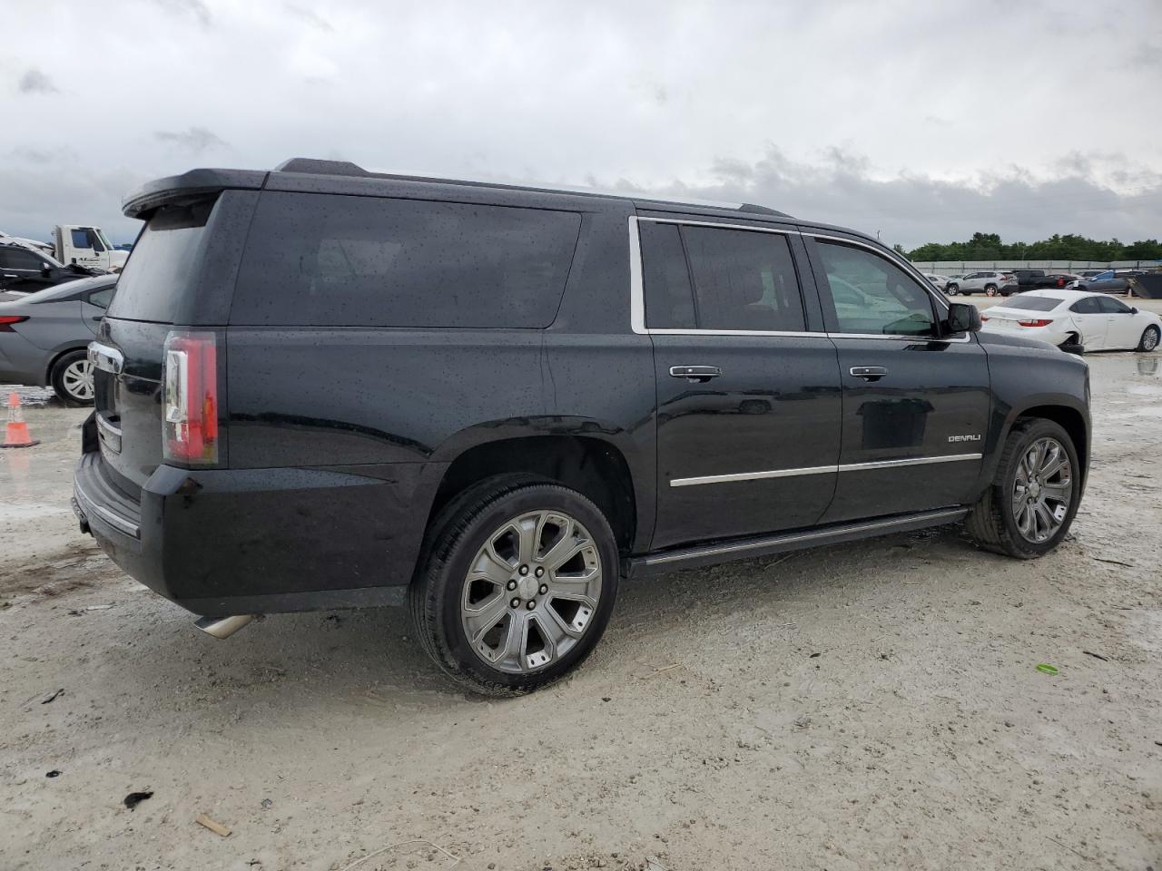 Photo 2 VIN: 1GKS2HKJ5GR370376 - GMC YUKON 