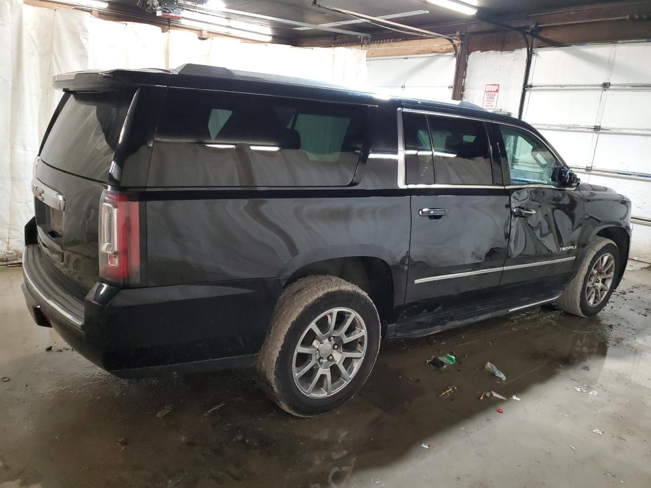 Photo 2 VIN: 1GKS2HKJ5HR295678 - GMC YUKON 