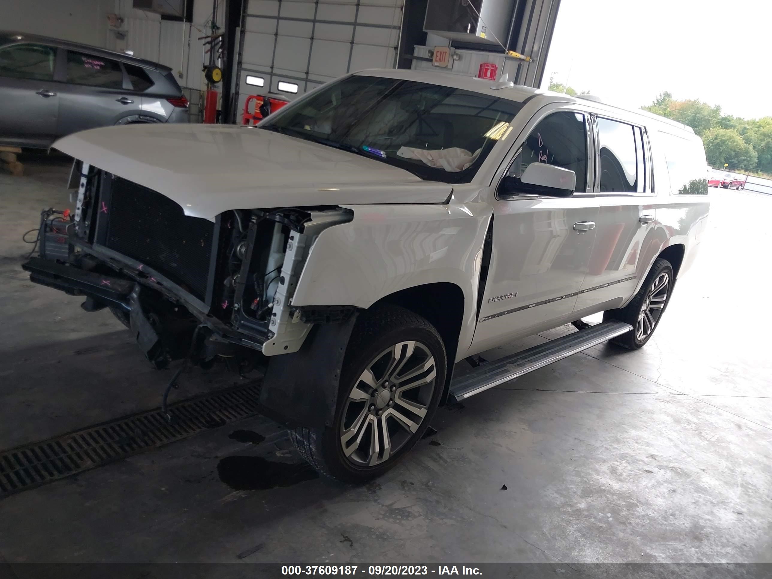 Photo 1 VIN: 1GKS2HKJ5JR301226 - GMC YUKON 