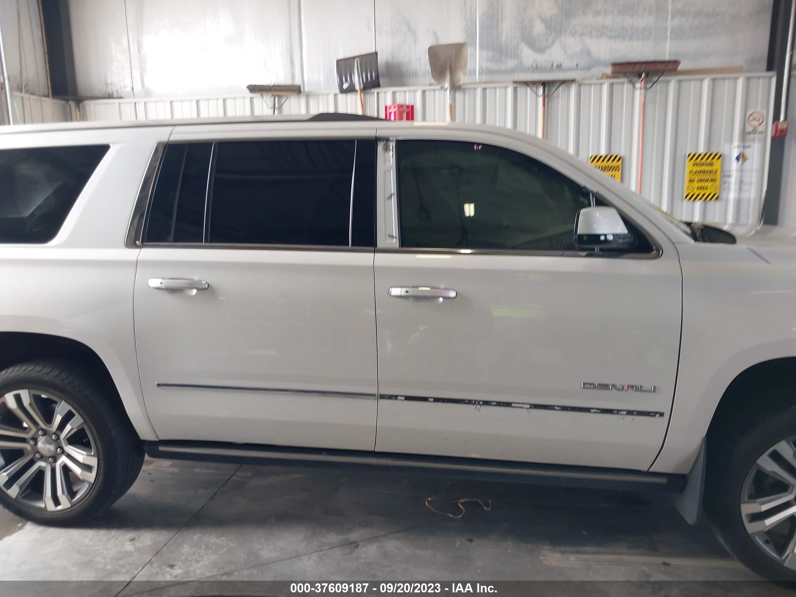 Photo 12 VIN: 1GKS2HKJ5JR301226 - GMC YUKON 