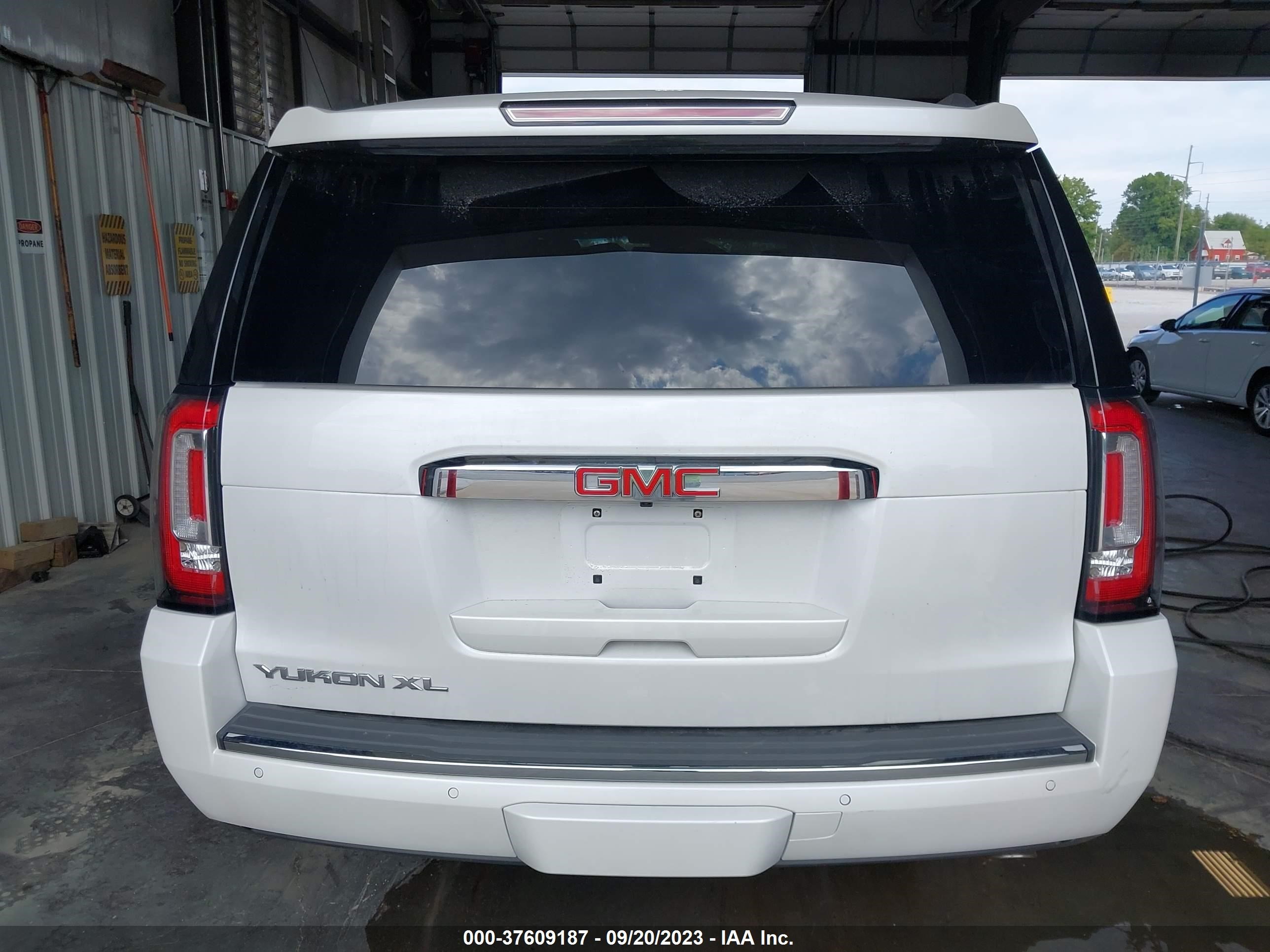 Photo 15 VIN: 1GKS2HKJ5JR301226 - GMC YUKON 