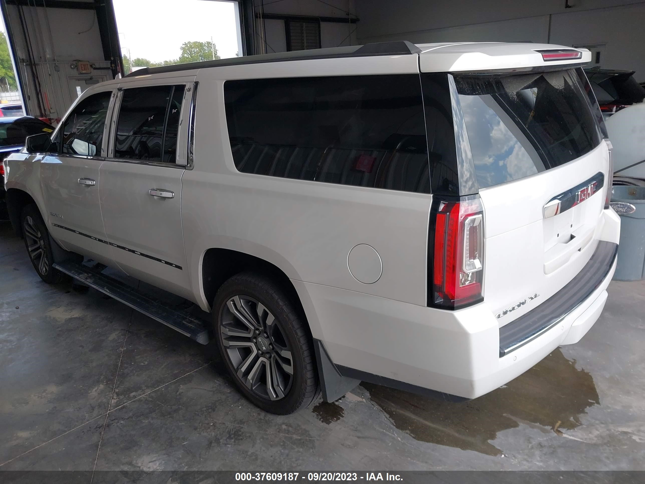 Photo 2 VIN: 1GKS2HKJ5JR301226 - GMC YUKON 