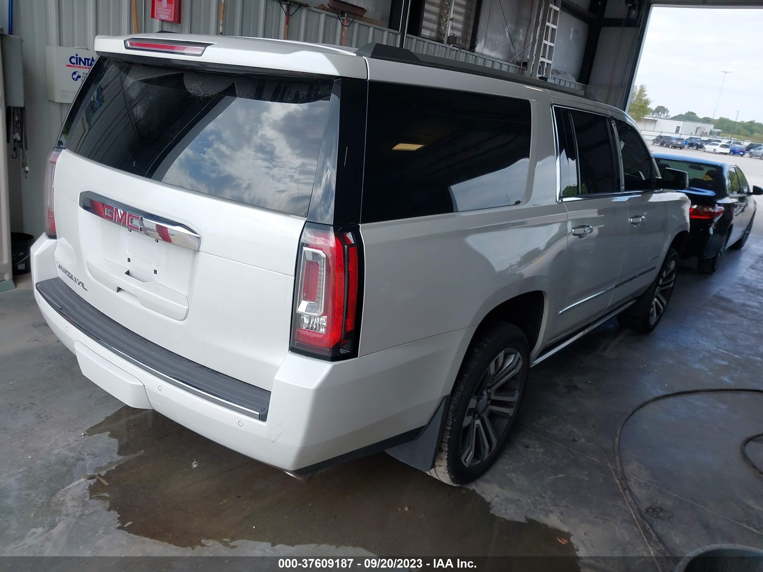 Photo 3 VIN: 1GKS2HKJ5JR301226 - GMC YUKON 