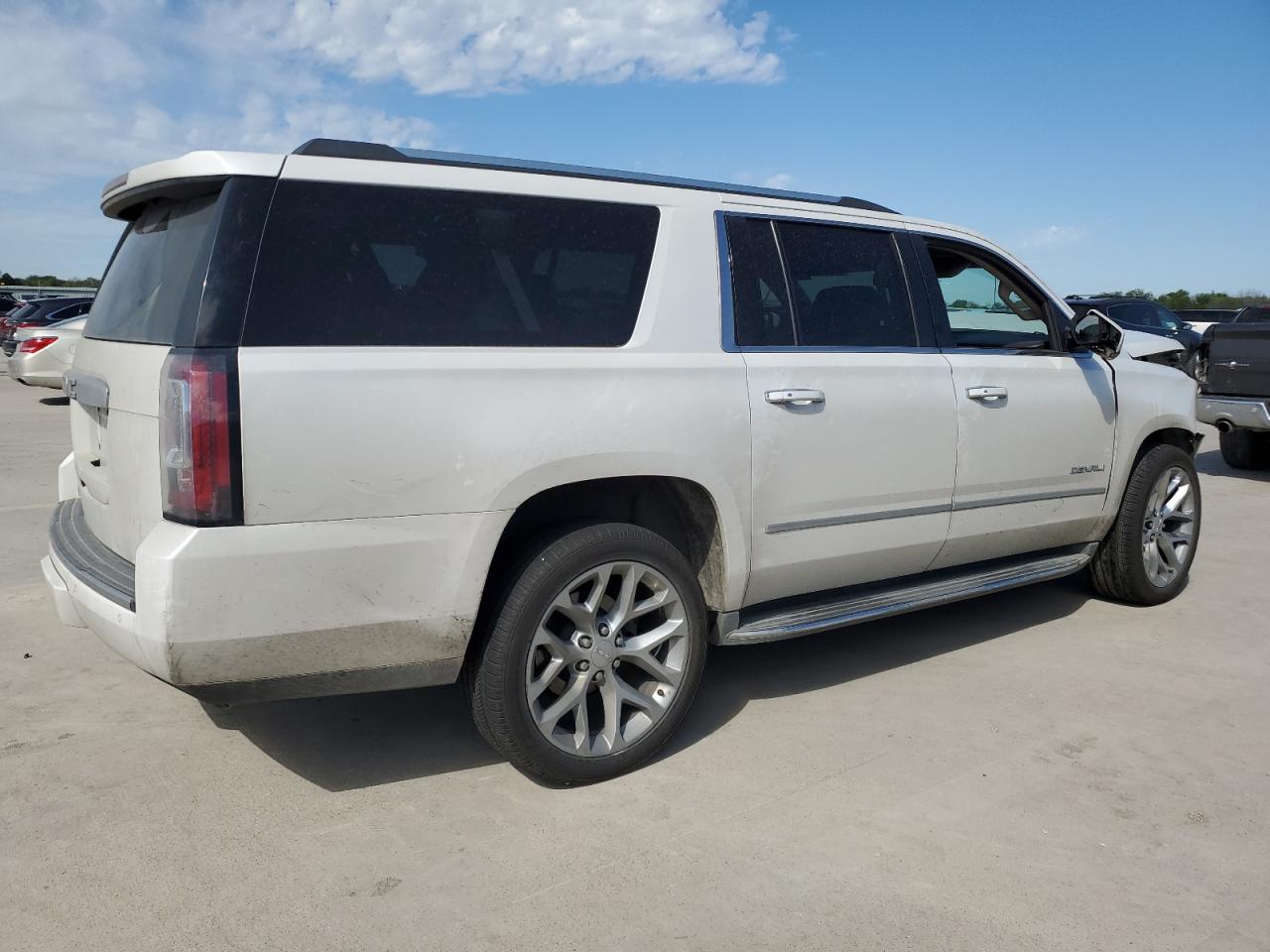 Photo 2 VIN: 1GKS2HKJ6GR260825 - GMC YUKON 