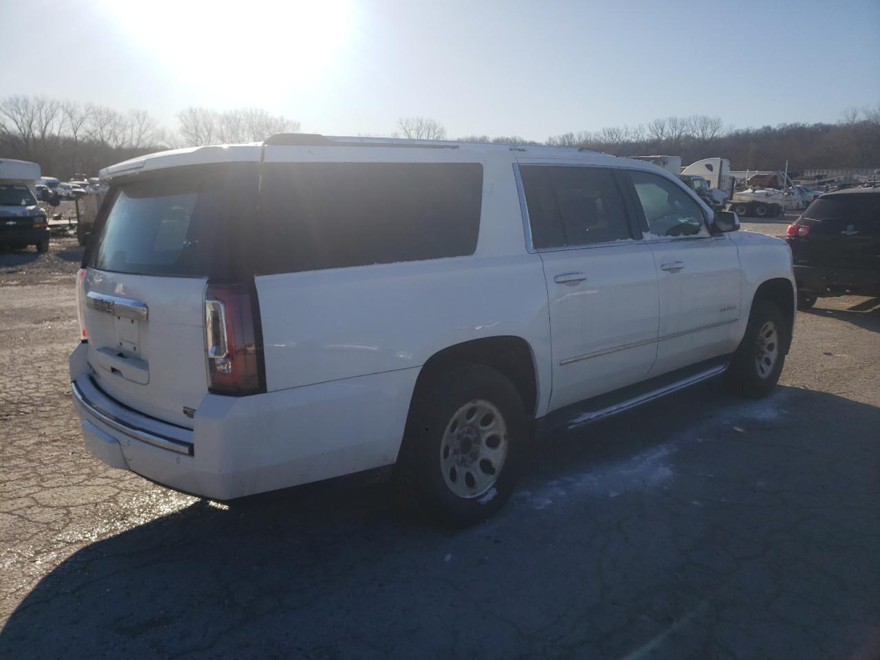 Photo 2 VIN: 1GKS2HKJ6LR198594 - GMC YUKON 