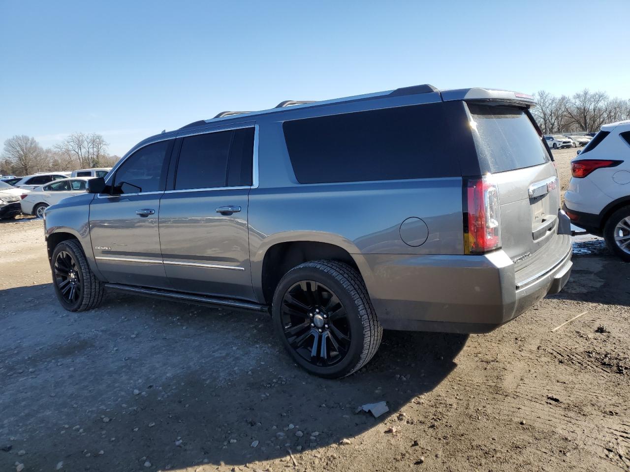 Photo 1 VIN: 1GKS2HKJ7JR323759 - GMC YUKON 