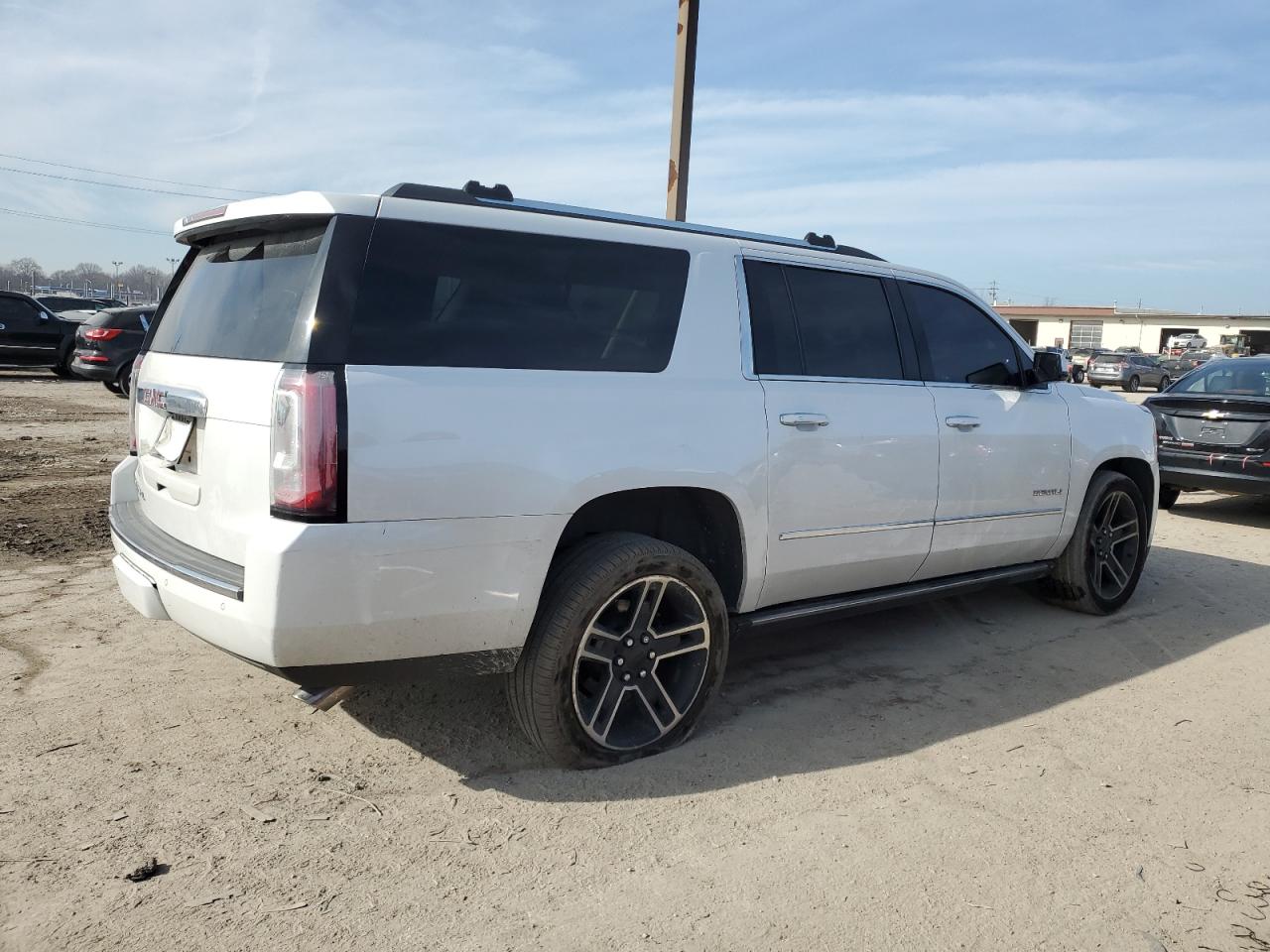 Photo 2 VIN: 1GKS2HKJ8GR442025 - GMC YUKON 