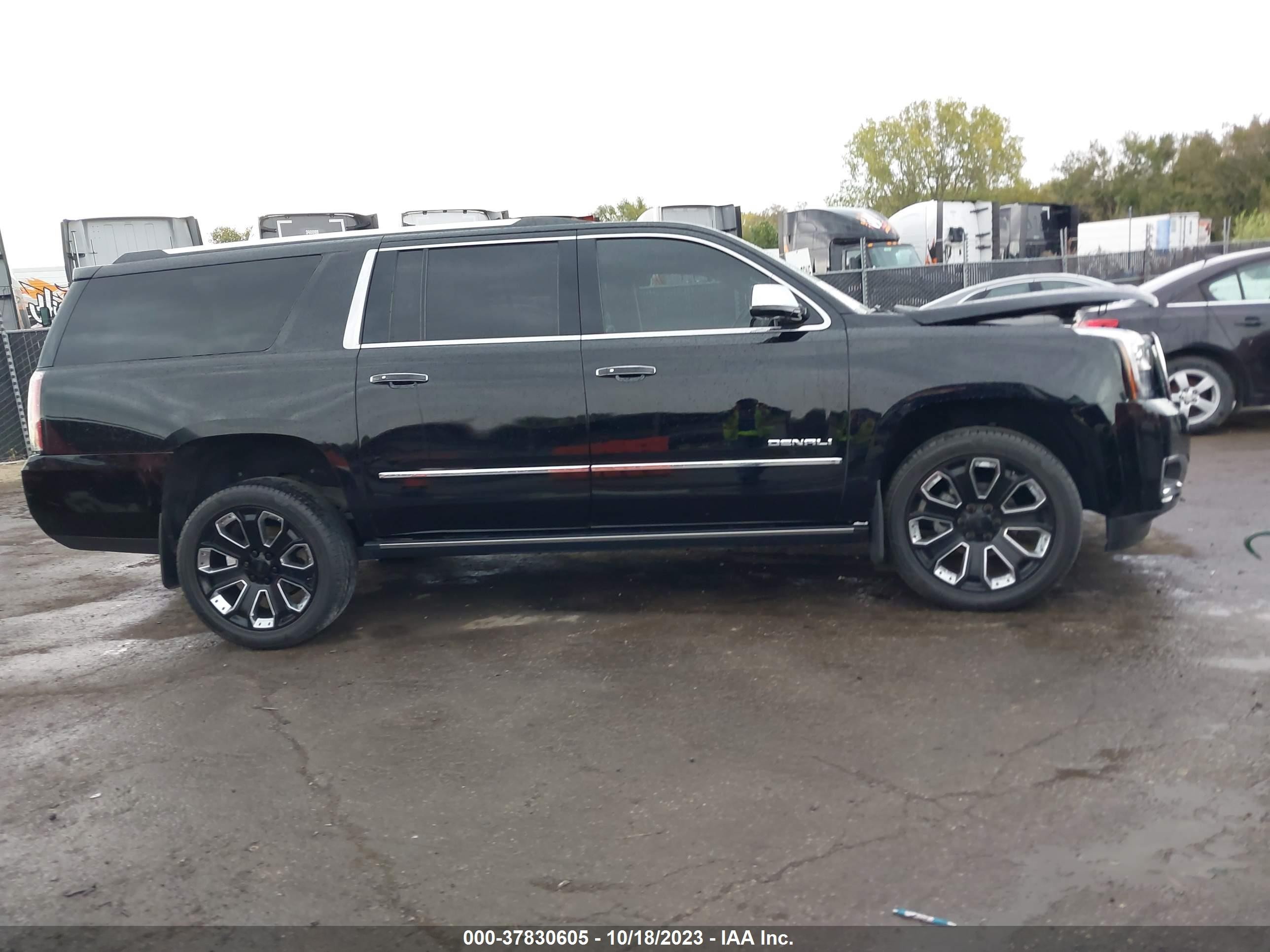 Photo 12 VIN: 1GKS2HKJ8JR358438 - GMC YUKON XL D 