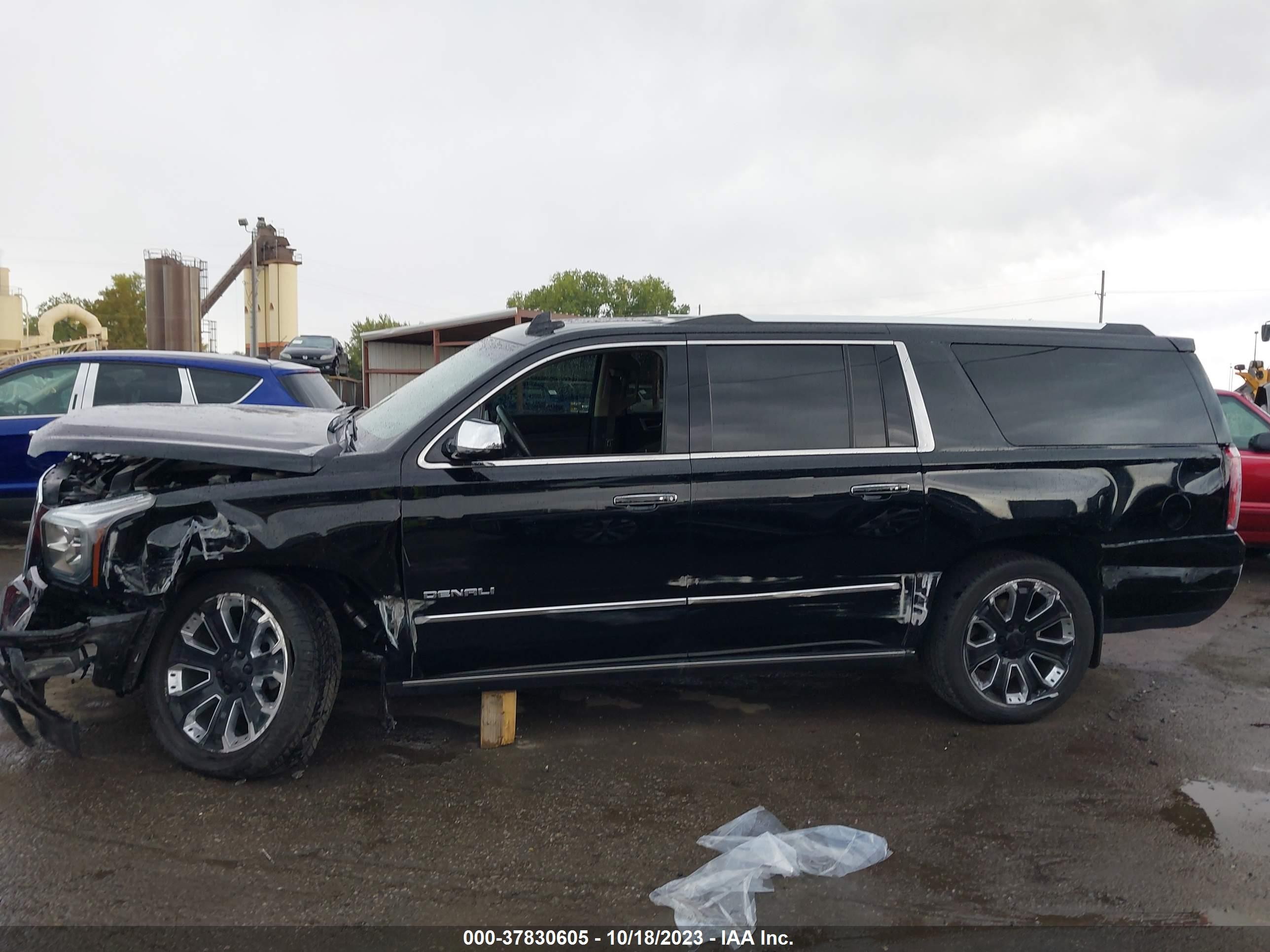 Photo 13 VIN: 1GKS2HKJ8JR358438 - GMC YUKON XL D 