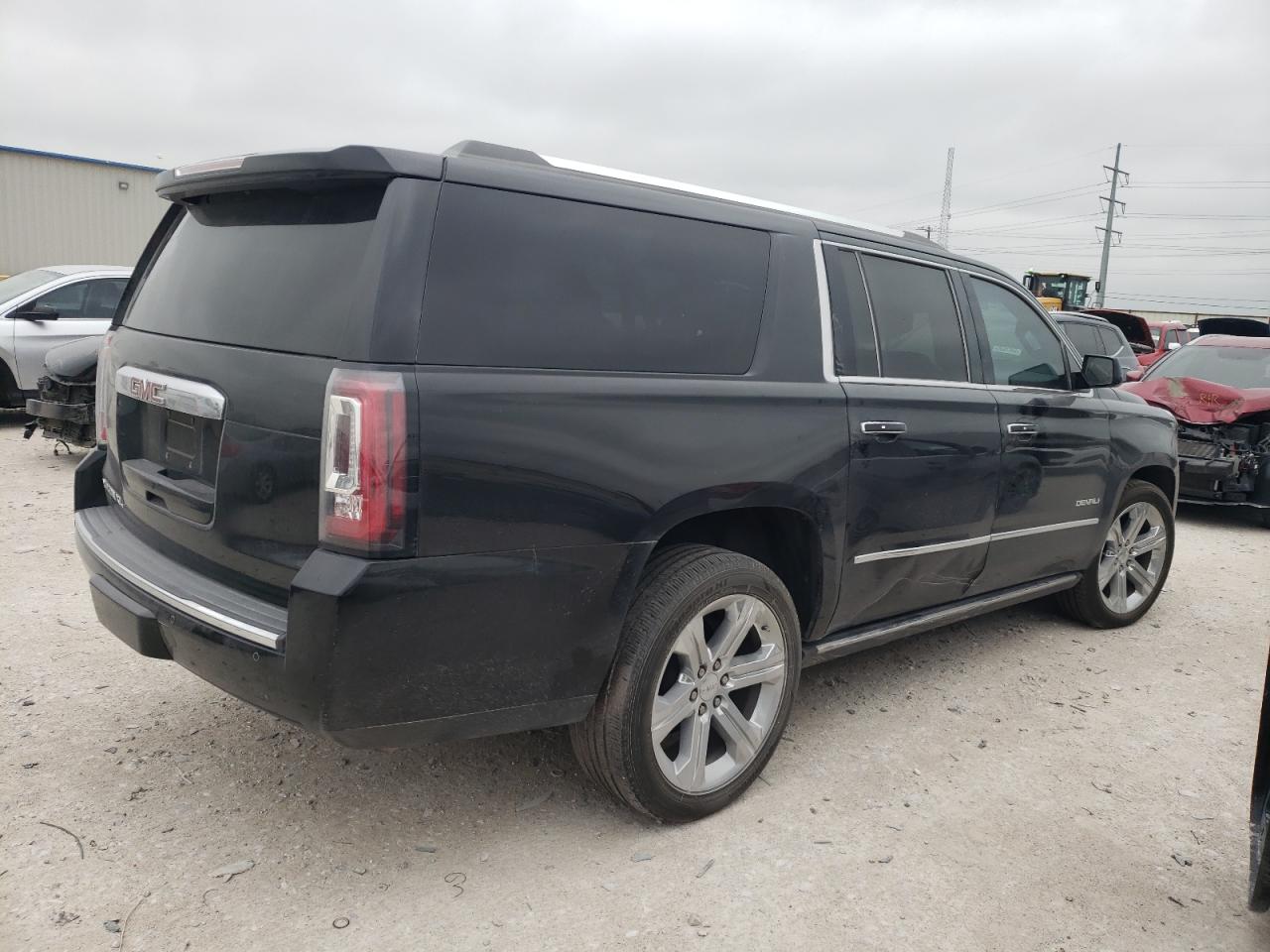 Photo 2 VIN: 1GKS2HKJXHR211791 - GMC YUKON 