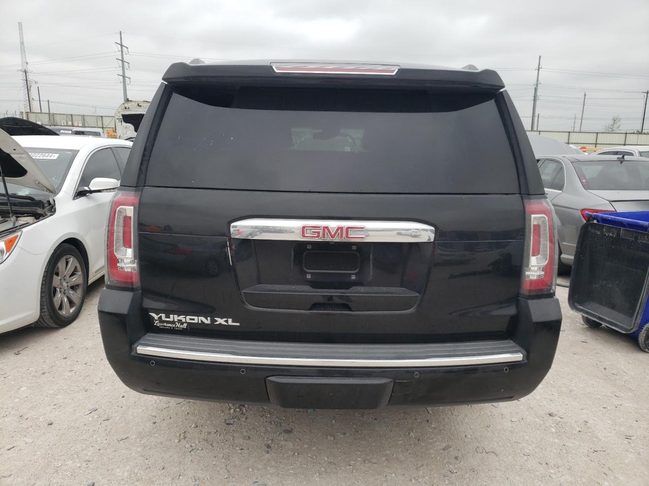 Photo 5 VIN: 1GKS2HKJXHR211791 - GMC YUKON 