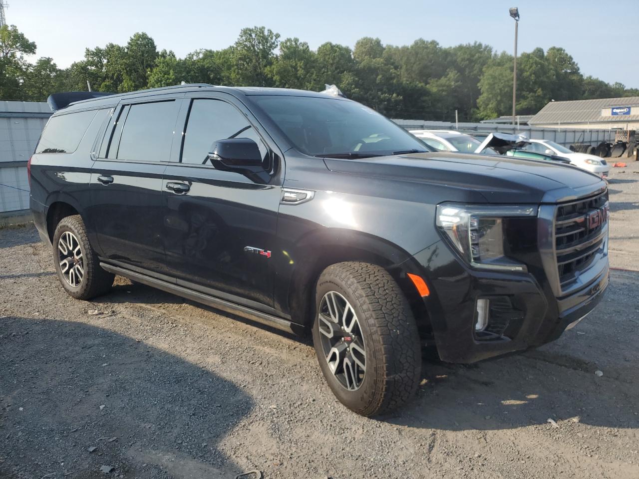 Photo 3 VIN: 1GKS2HKL8NR355398 - GMC YUKON 