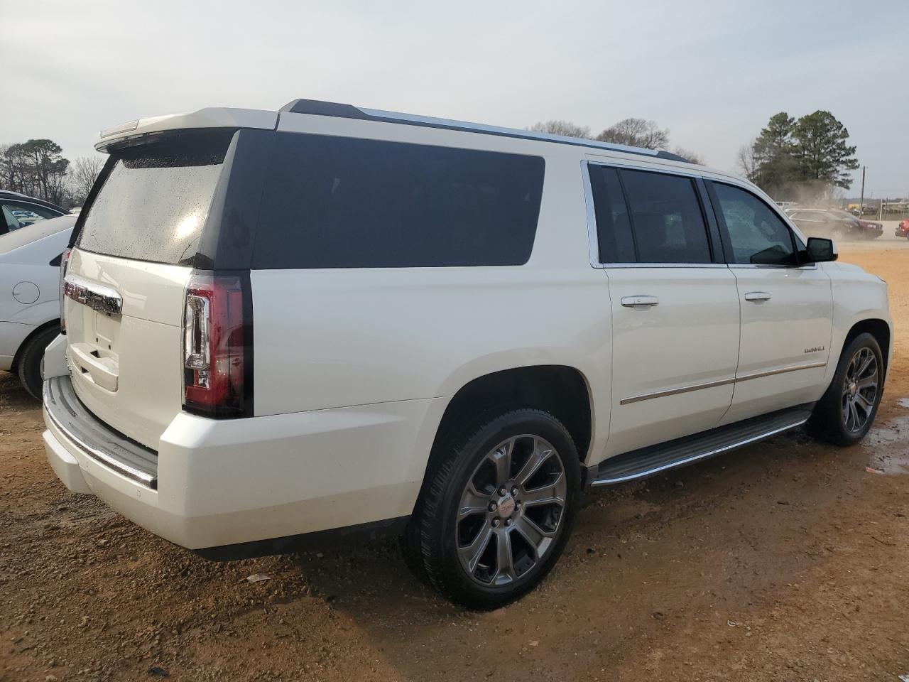 Photo 2 VIN: 1GKS2JKJ0FR303402 - GMC YUKON 