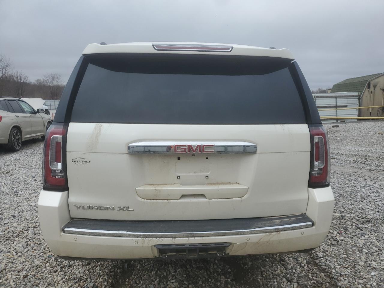 Photo 5 VIN: 1GKS2JKJ3FR614323 - GMC YUKON 