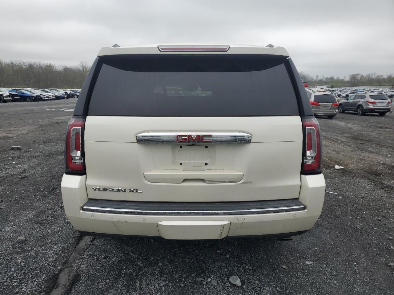 Photo 5 VIN: 1GKS2JKJ3FR649038 - GMC YUKON 