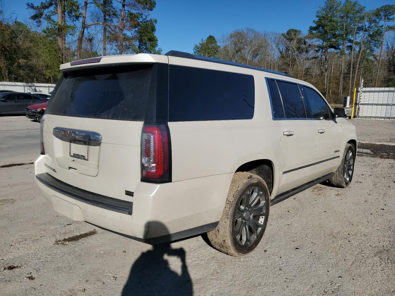 Photo 2 VIN: 1GKS2JKJ5FR537826 - GMC YUKON 