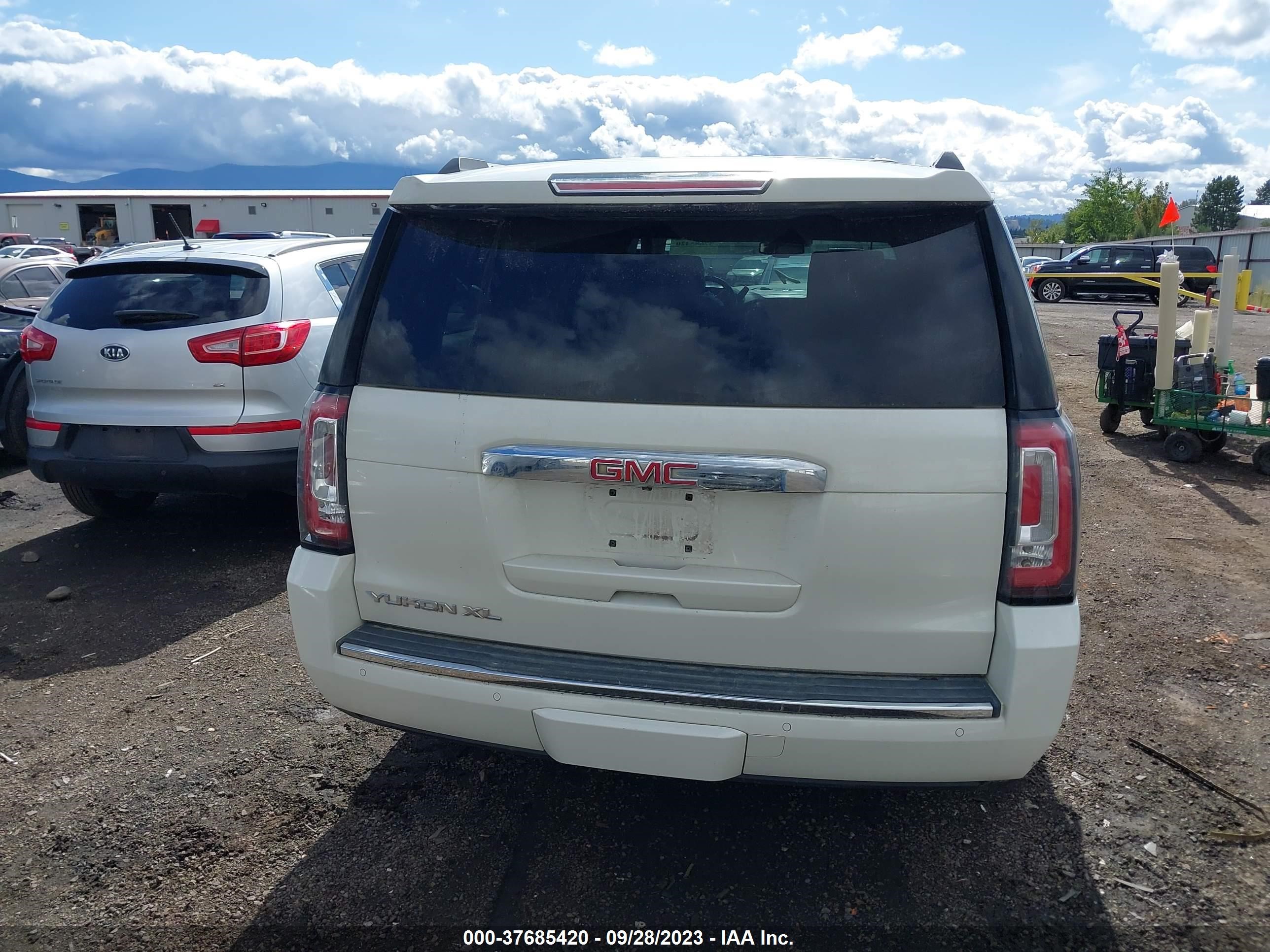 Photo 16 VIN: 1GKS2JKJ7FR135502 - GMC YUKON 