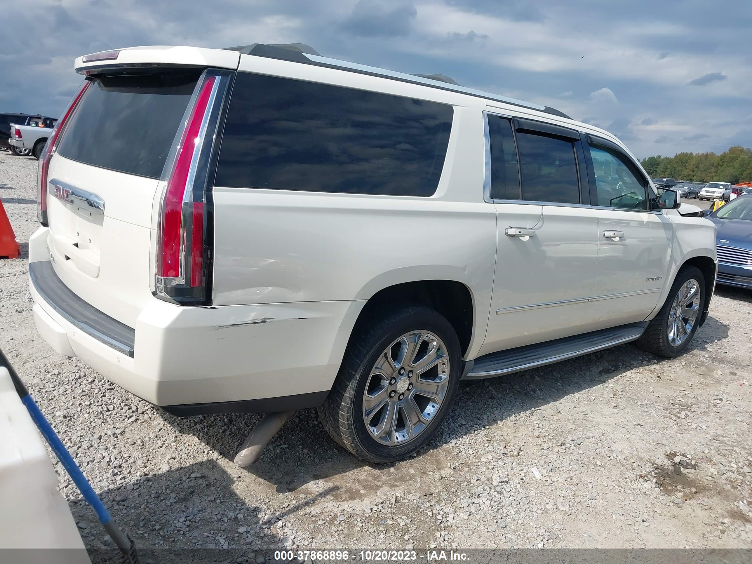 Photo 3 VIN: 1GKS2JKJ9FR276779 - GMC YUKON 