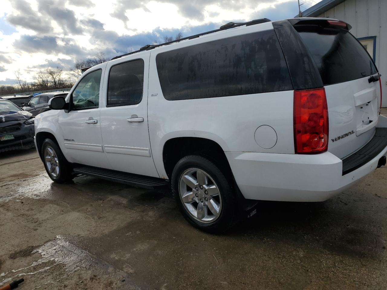 Photo 1 VIN: 1GKS2KE31BR225046 - GMC YUKON 