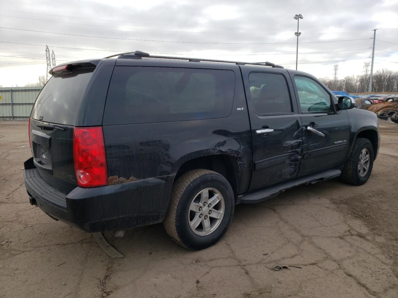 Photo 2 VIN: 1GKS2KE33BR307795 - GMC YUKON 