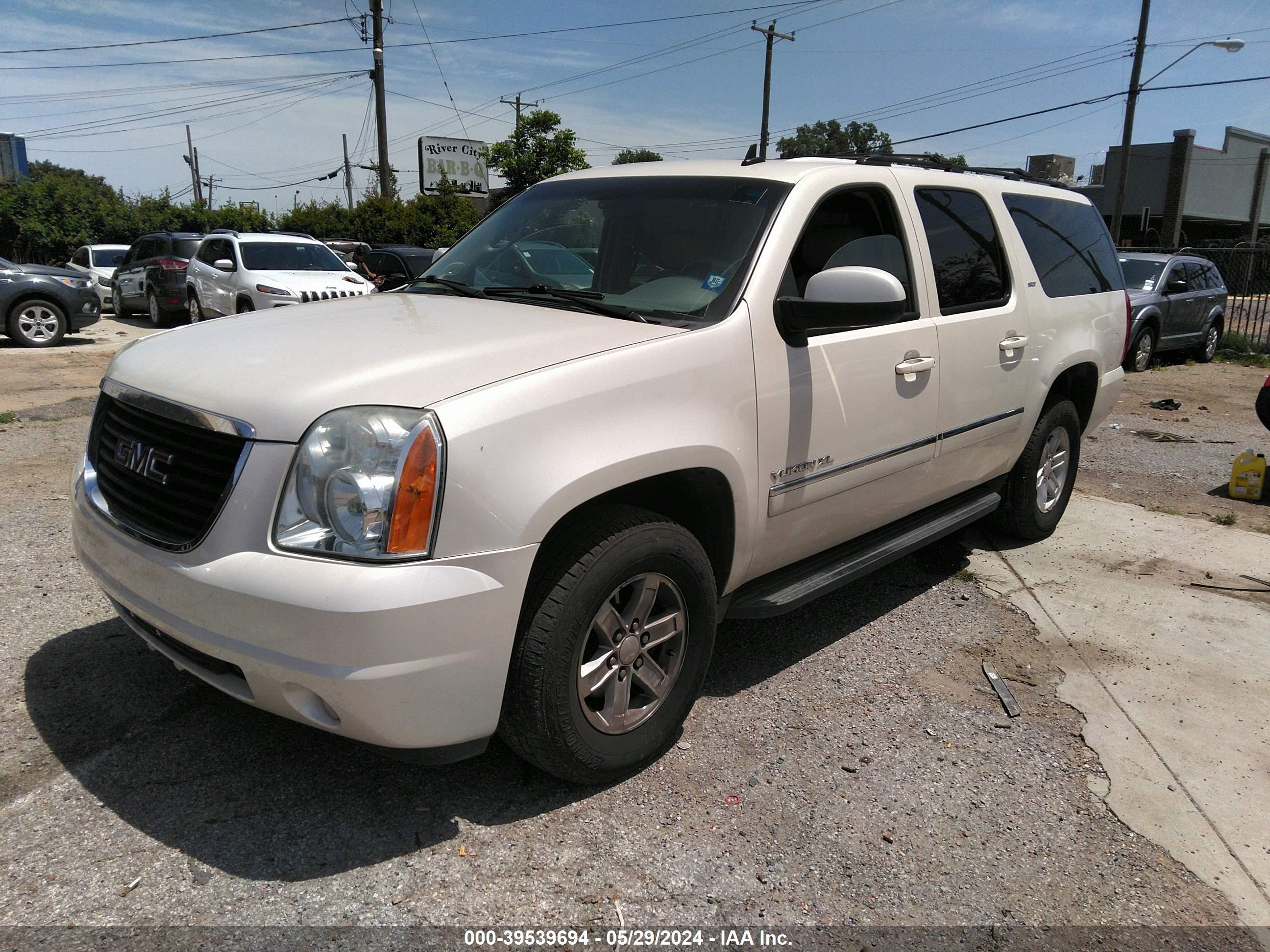 Photo 1 VIN: 1GKS2KE34BR225543 - GMC NULL 