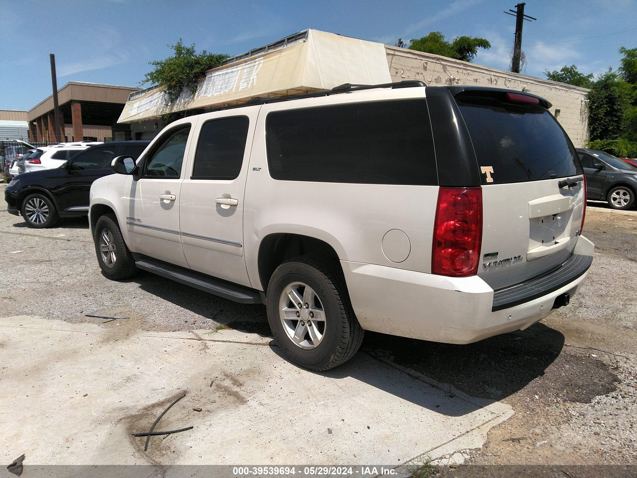 Photo 2 VIN: 1GKS2KE34BR225543 - GMC NULL 