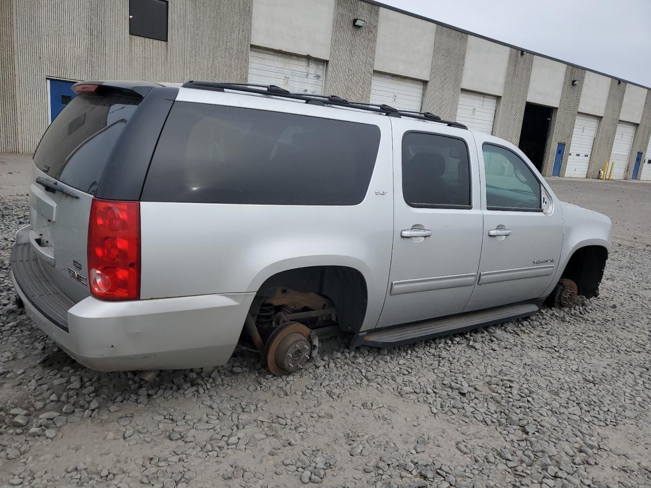 Photo 2 VIN: 1GKS2KE36BR290247 - GMC YUKON 