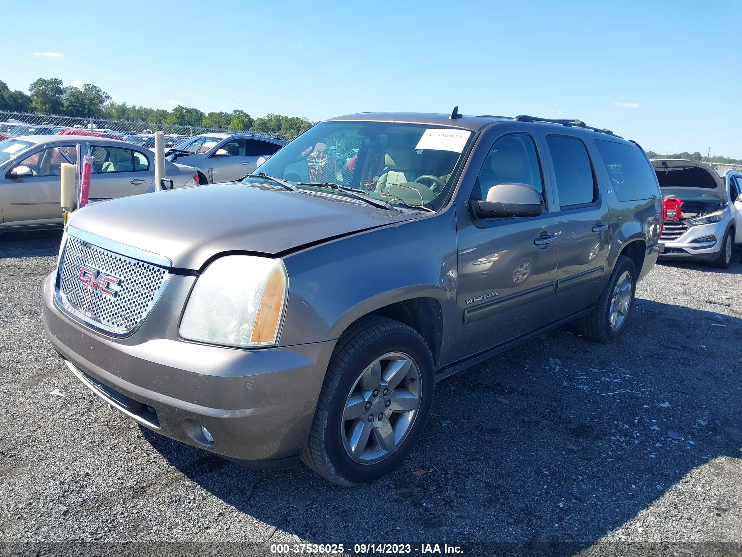 Photo 1 VIN: 1GKS2KE38BR384940 - GMC YUKON 