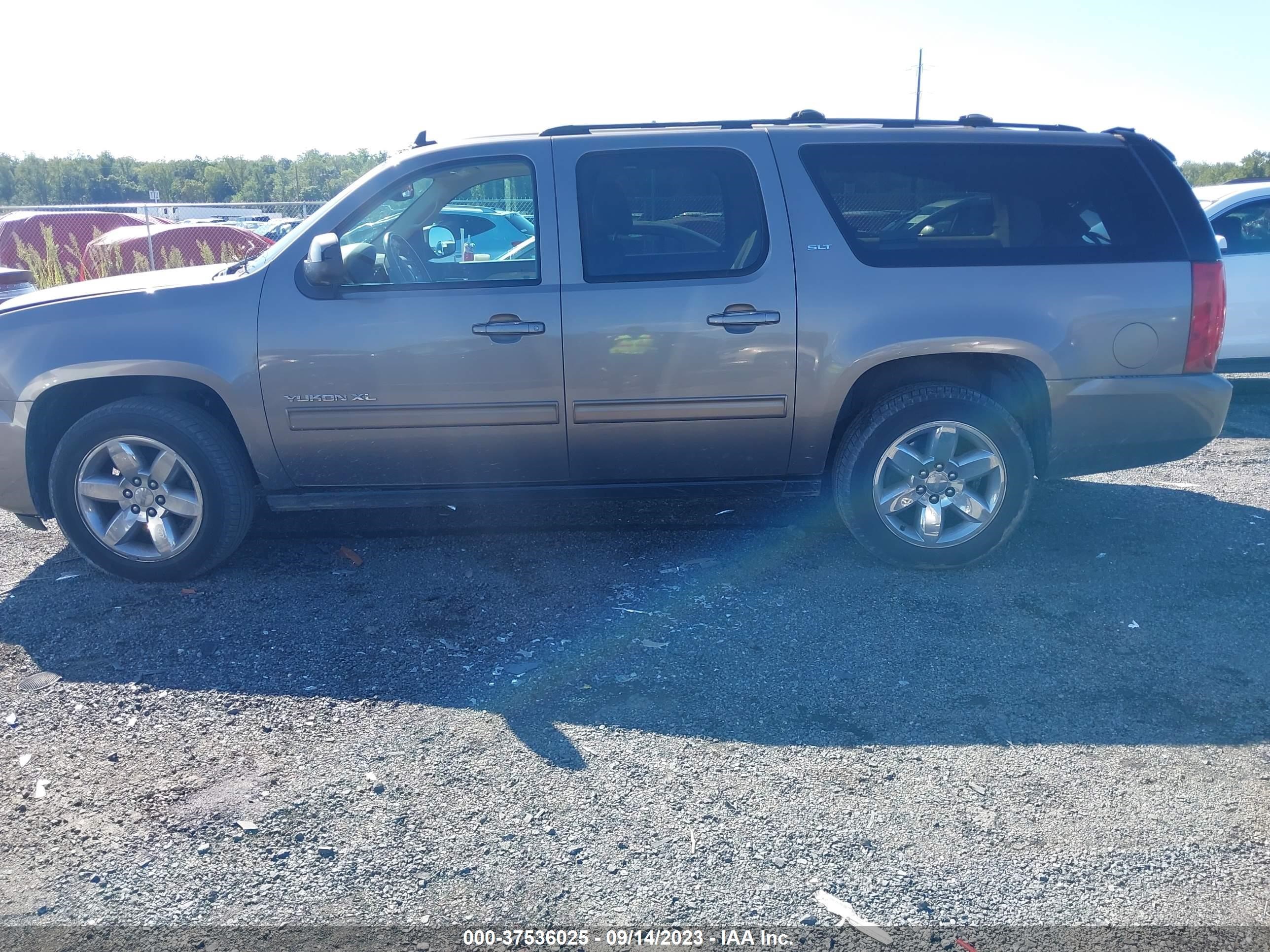 Photo 13 VIN: 1GKS2KE38BR384940 - GMC YUKON 