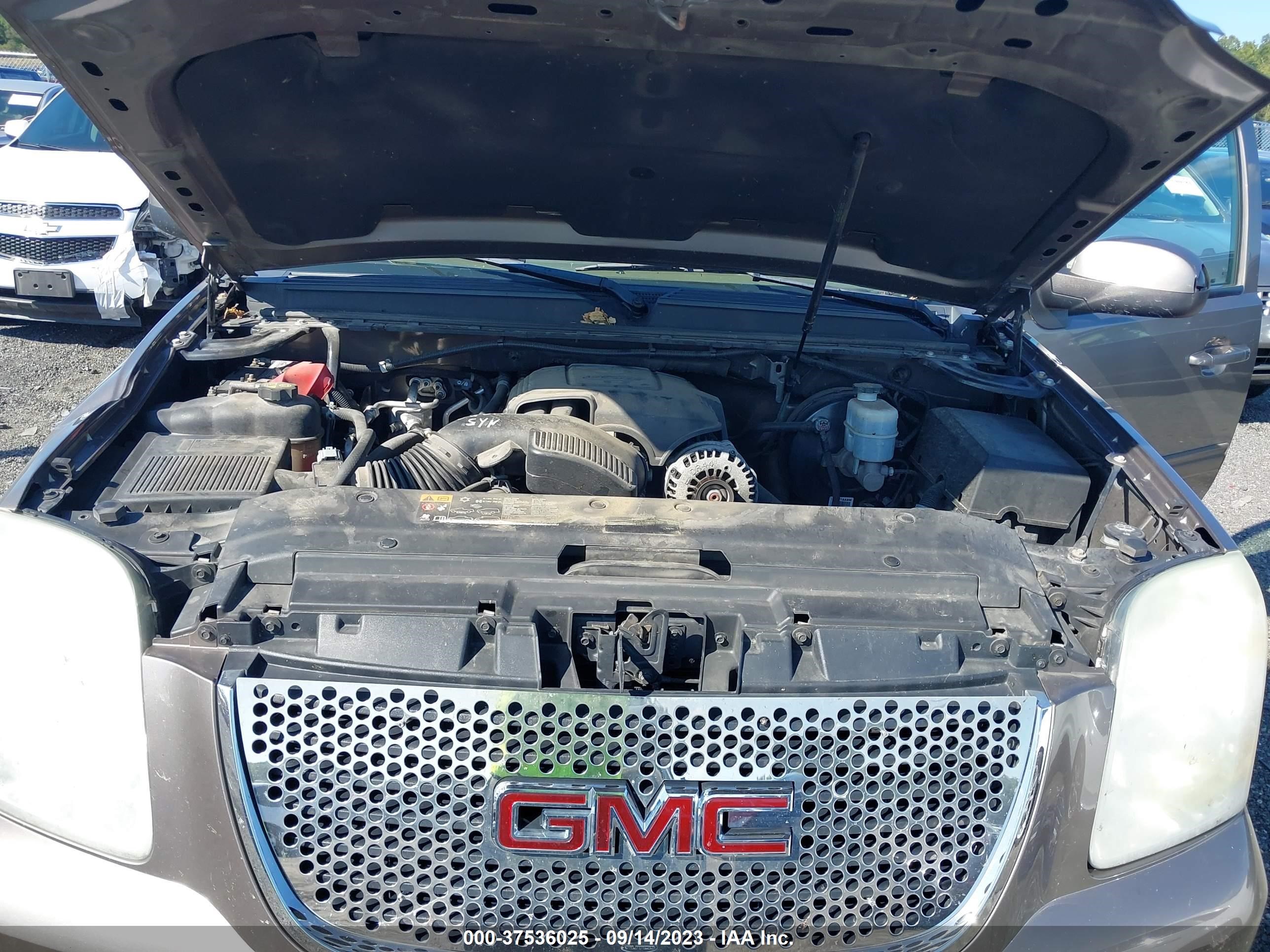 Photo 9 VIN: 1GKS2KE38BR384940 - GMC YUKON 