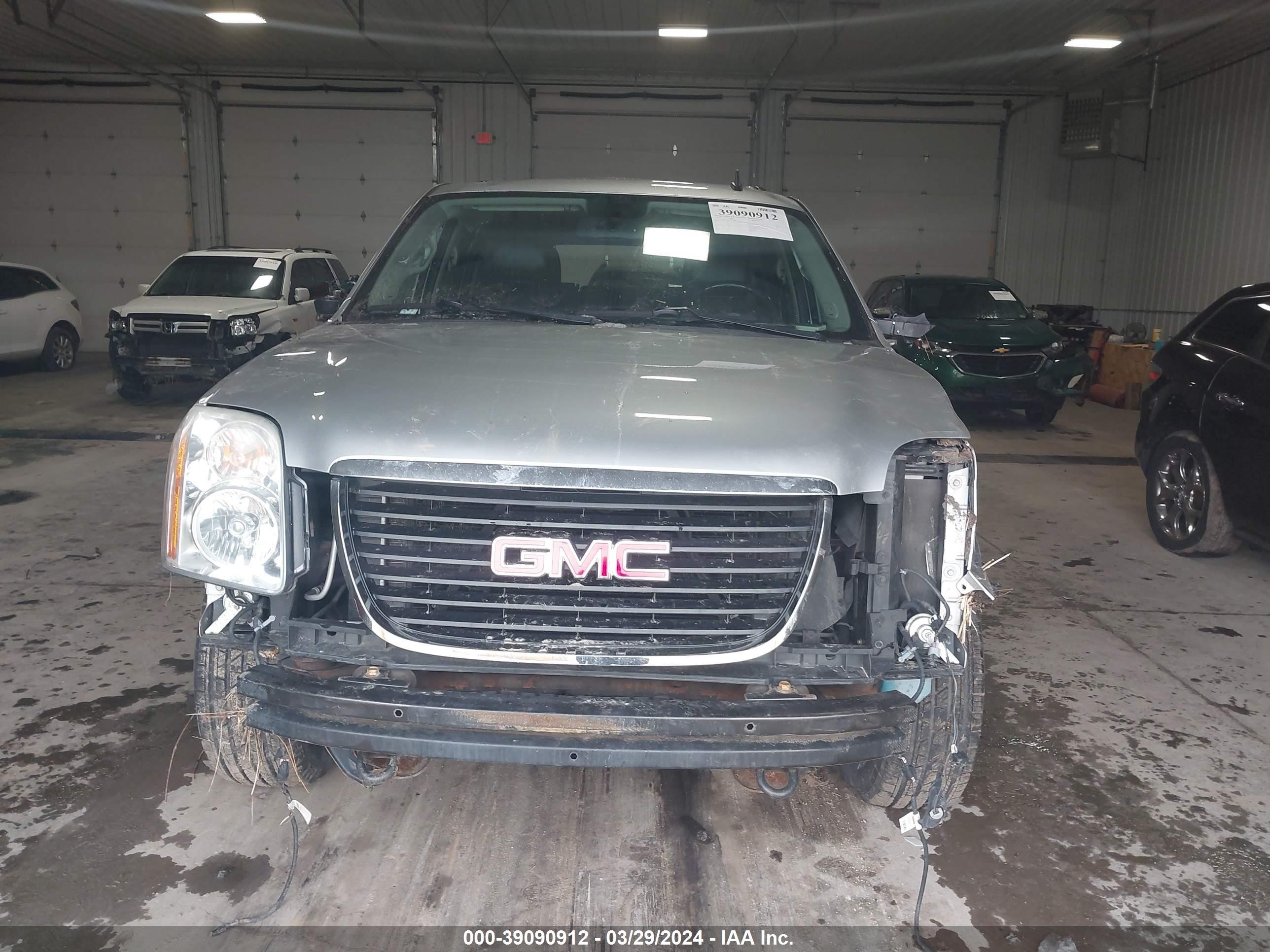 Photo 11 VIN: 1GKS2KE74CR116830 - GMC NULL 