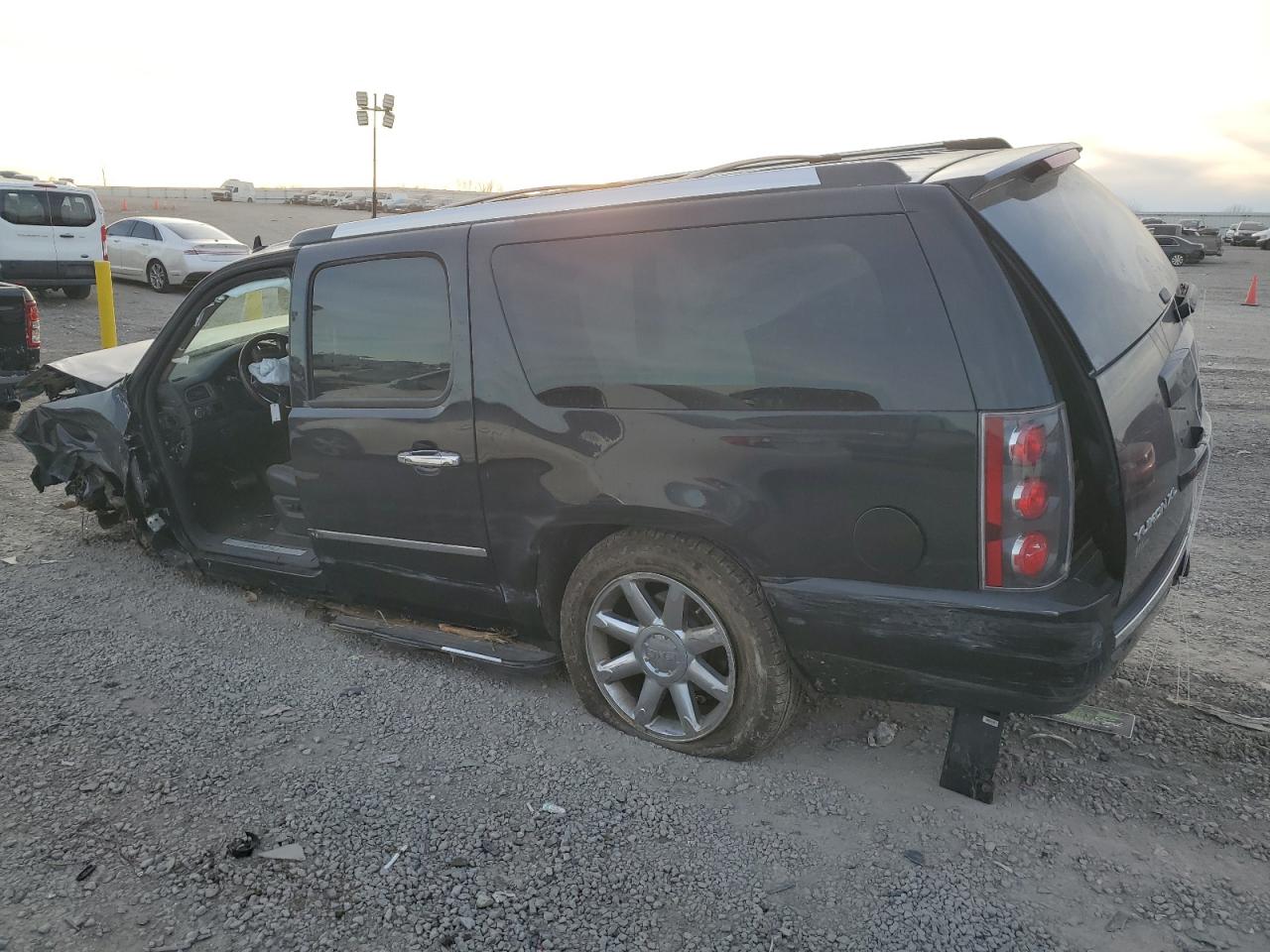 Photo 1 VIN: 1GKS2MEF0DR235012 - GMC YUKON 