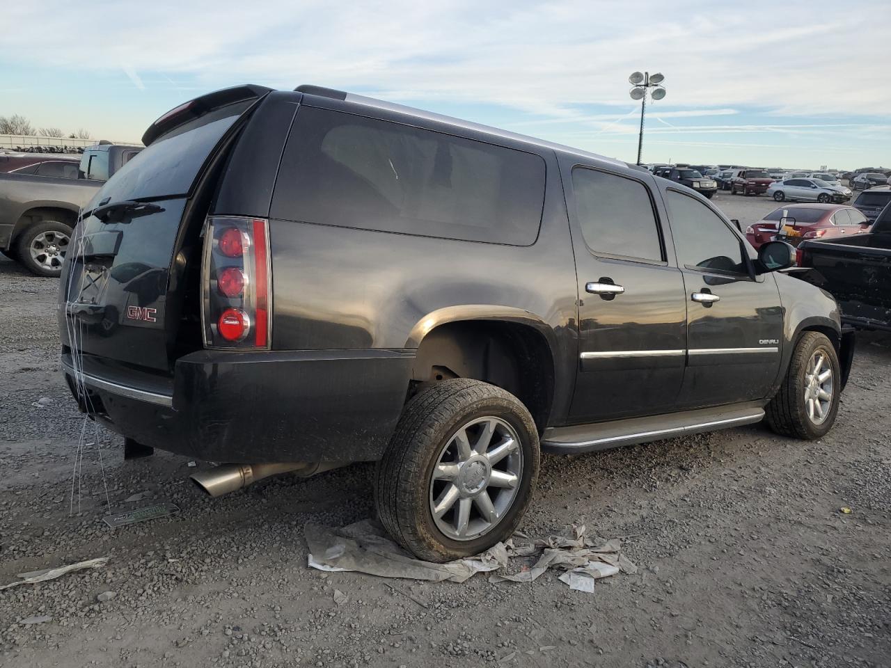 Photo 2 VIN: 1GKS2MEF0DR235012 - GMC YUKON 