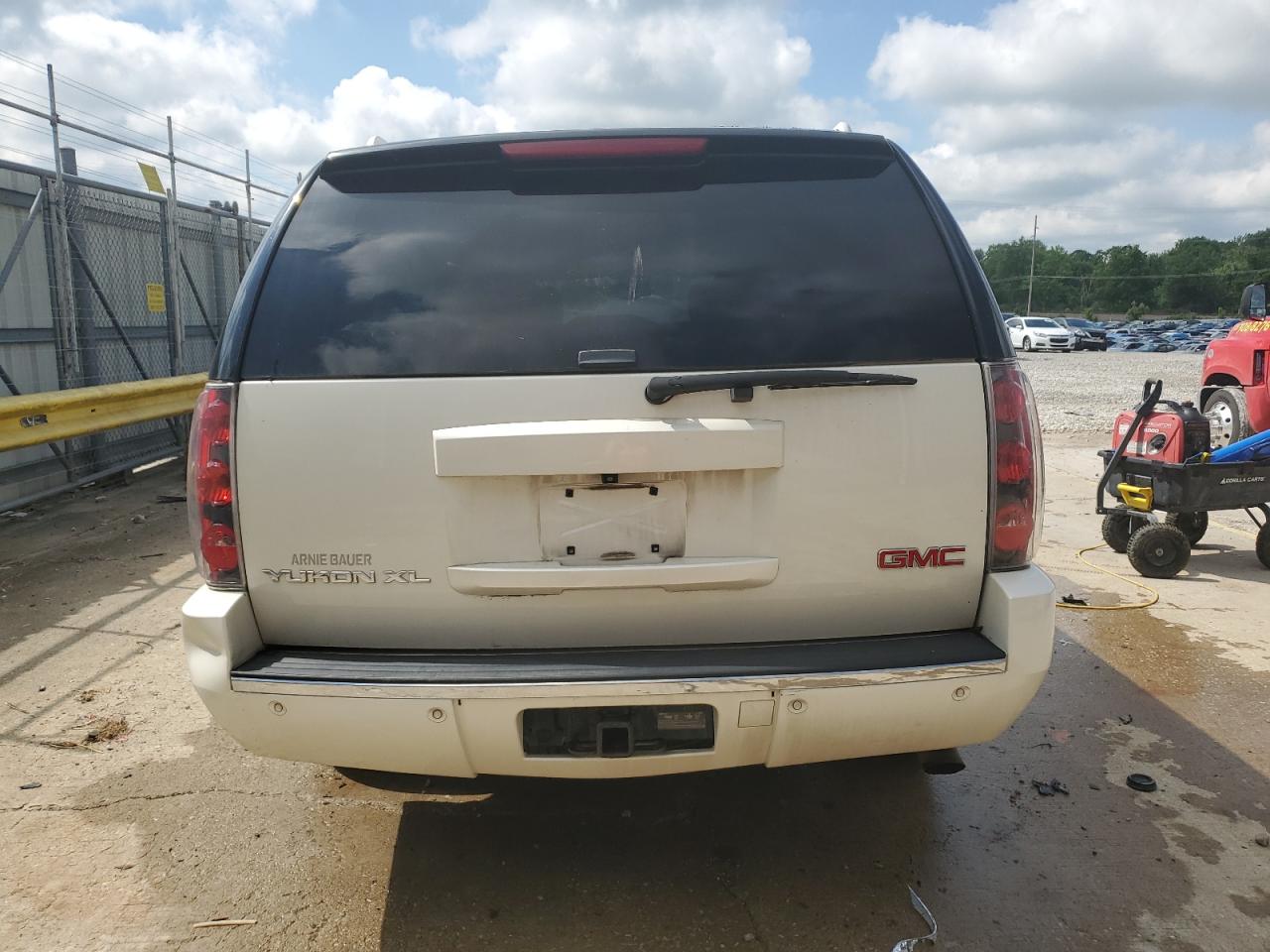 Photo 5 VIN: 1GKS2MEF0ER241796 - GMC YUKON 