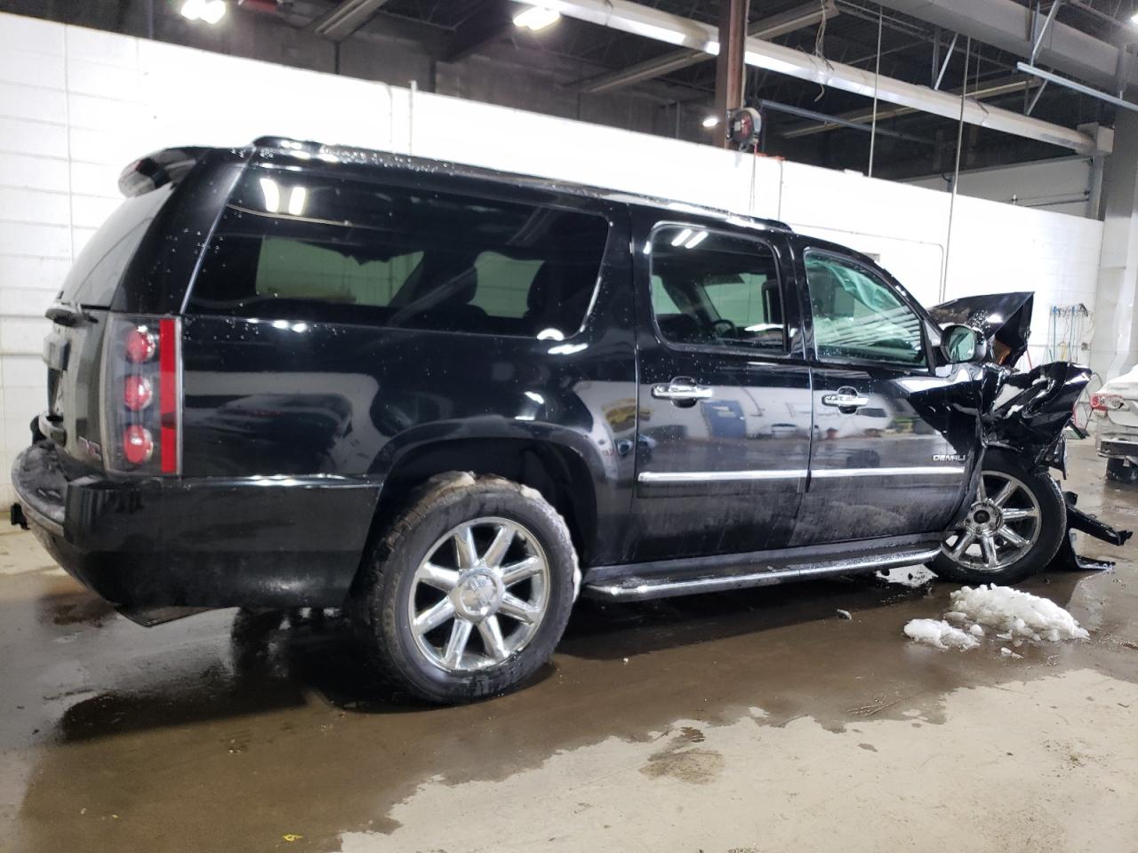 Photo 2 VIN: 1GKS2MEF1CR222977 - GMC YUKON 