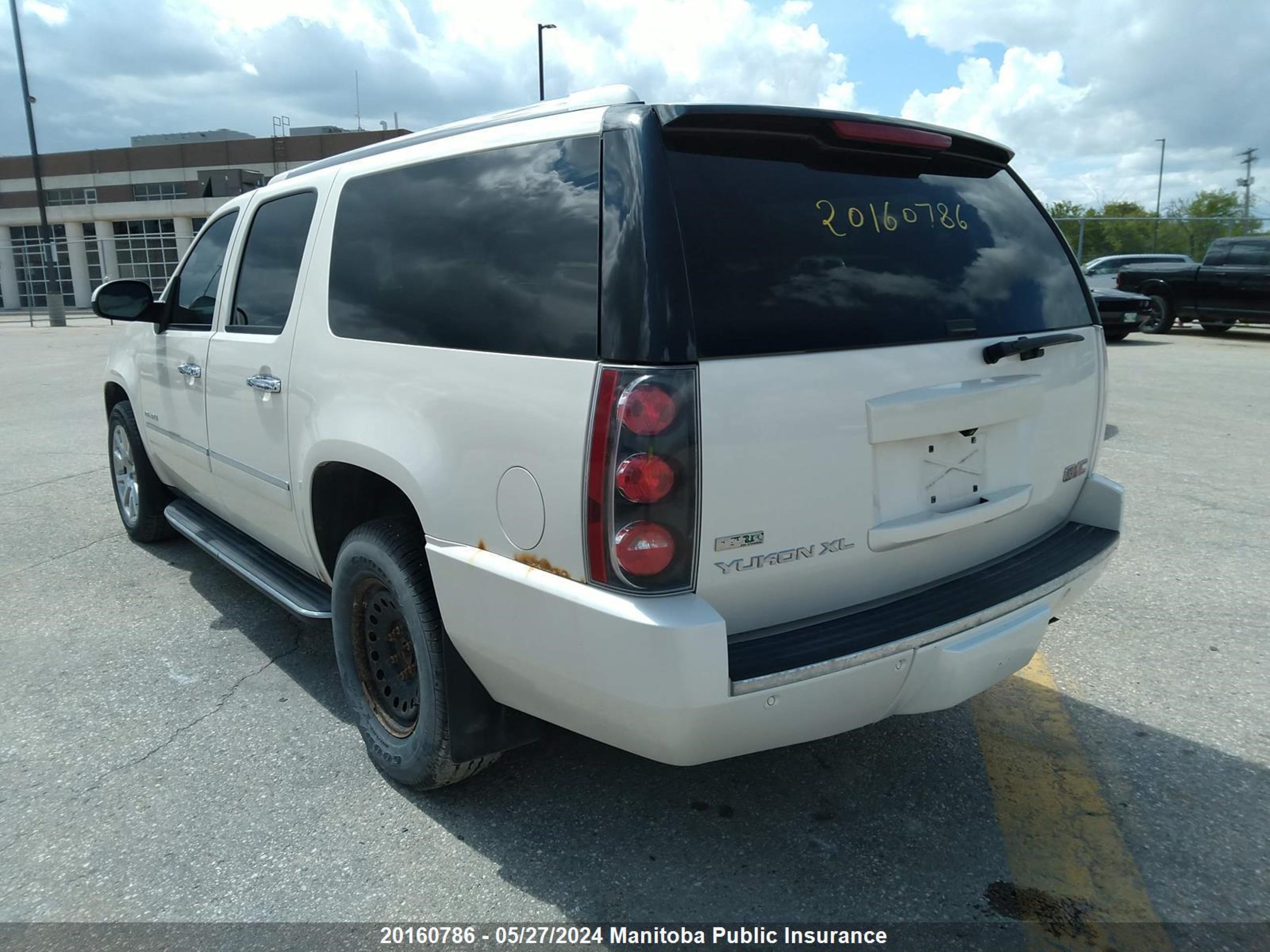 Photo 2 VIN: 1GKS2MEF3CR189450 - GMC YUKON 