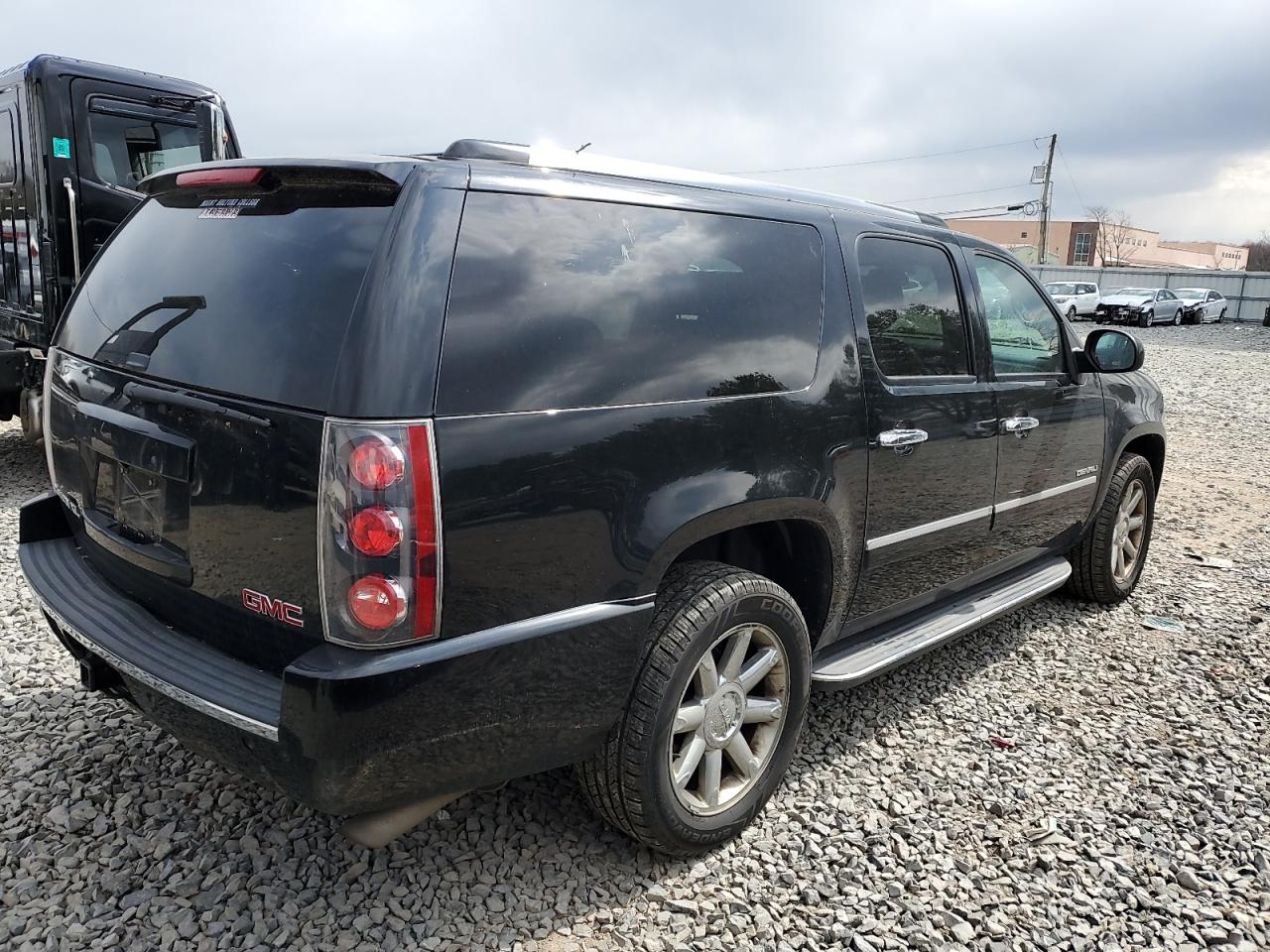 Photo 2 VIN: 1GKS2MEF4DR265615 - GMC YUKON 