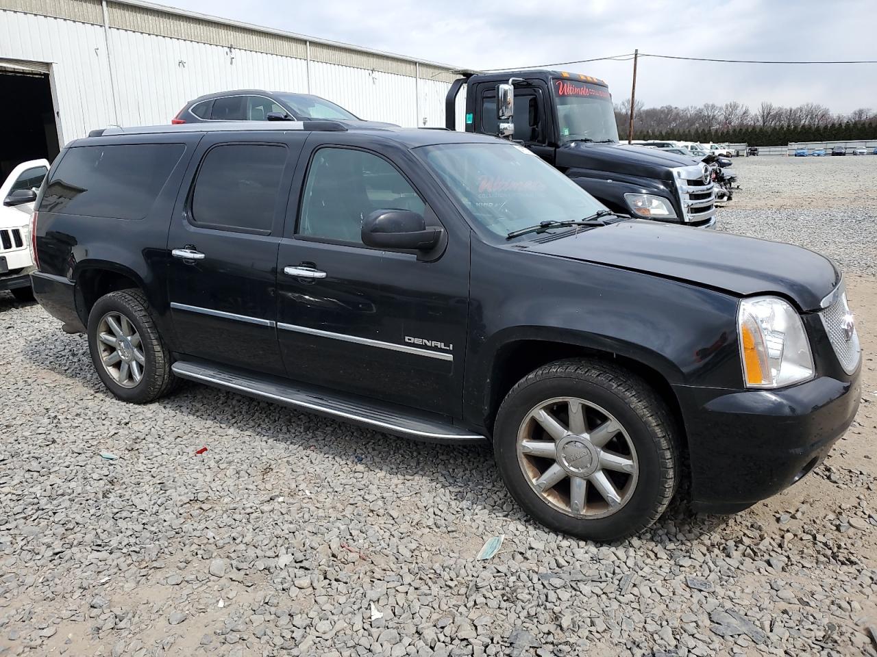 Photo 3 VIN: 1GKS2MEF4DR265615 - GMC YUKON 