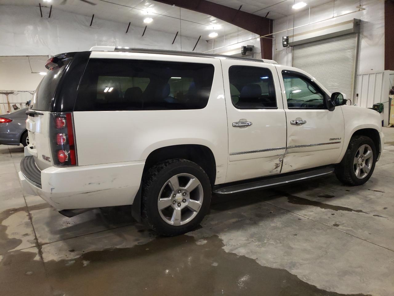 Photo 2 VIN: 1GKS2MEF5BR343087 - GMC YUKON 