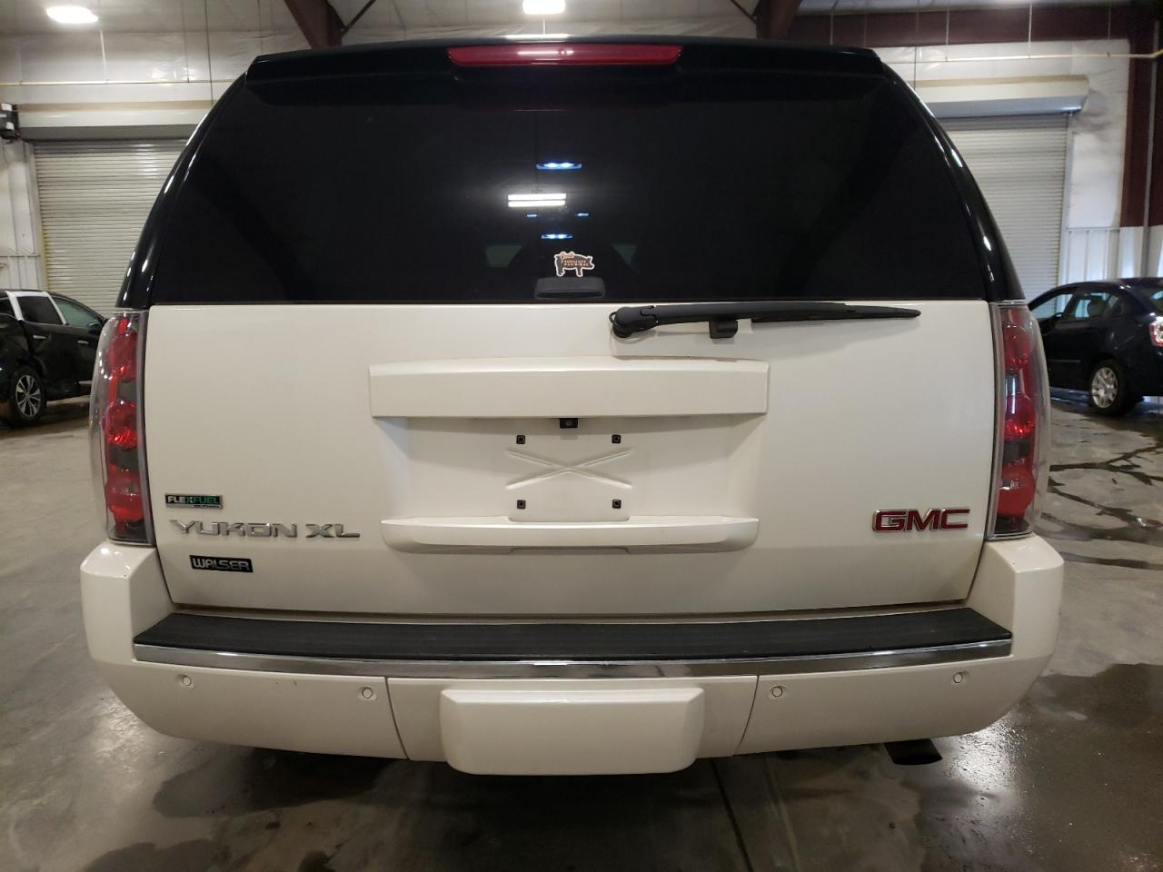 Photo 5 VIN: 1GKS2MEF5BR343087 - GMC YUKON 