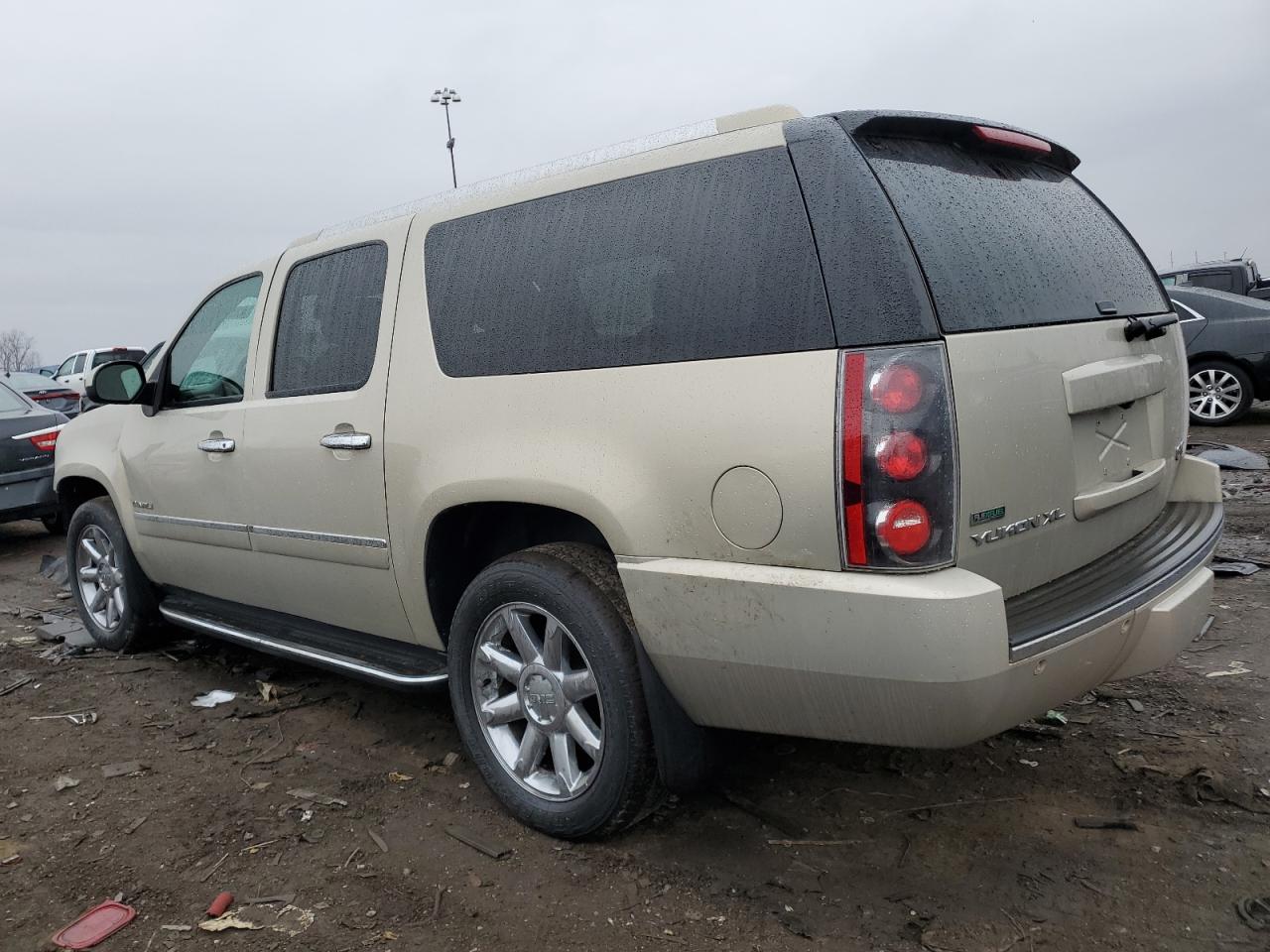 Photo 1 VIN: 1GKS2MEF7BR185951 - GMC YUKON 