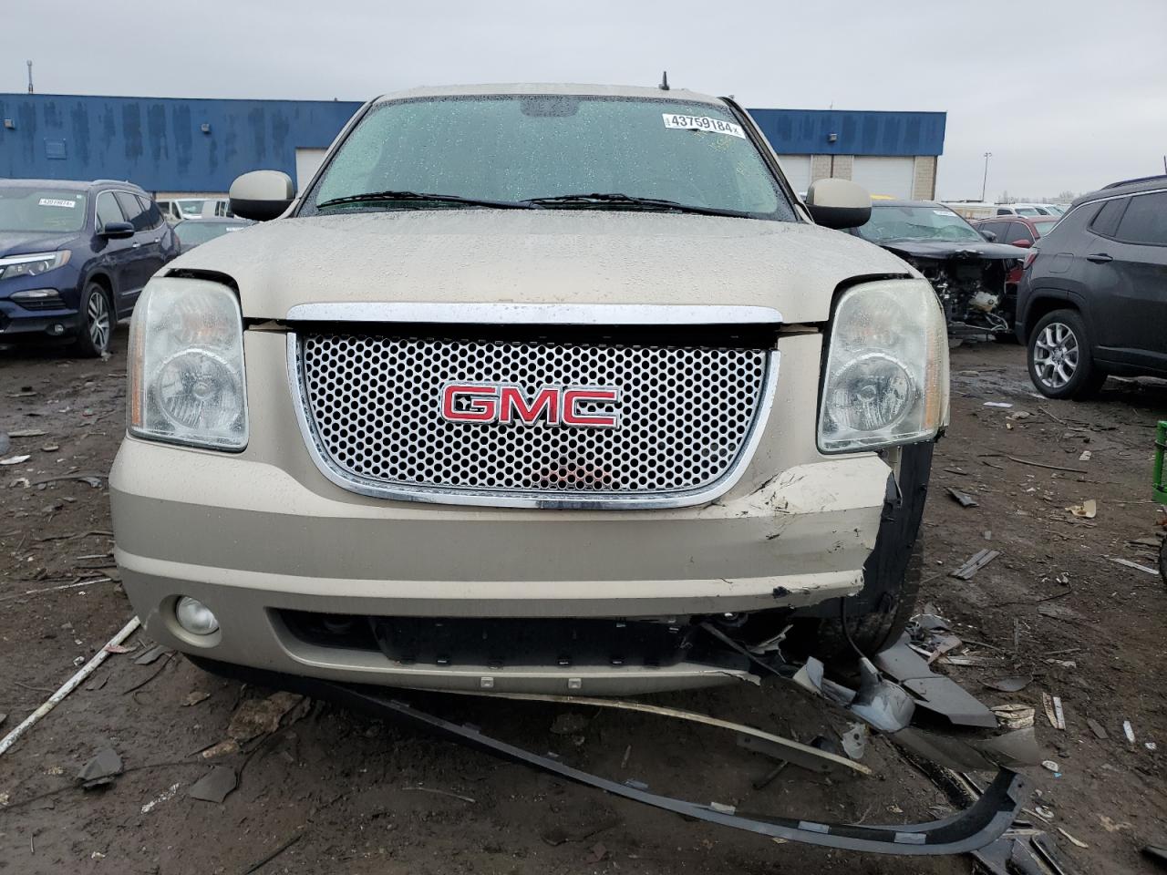 Photo 4 VIN: 1GKS2MEF7BR185951 - GMC YUKON 