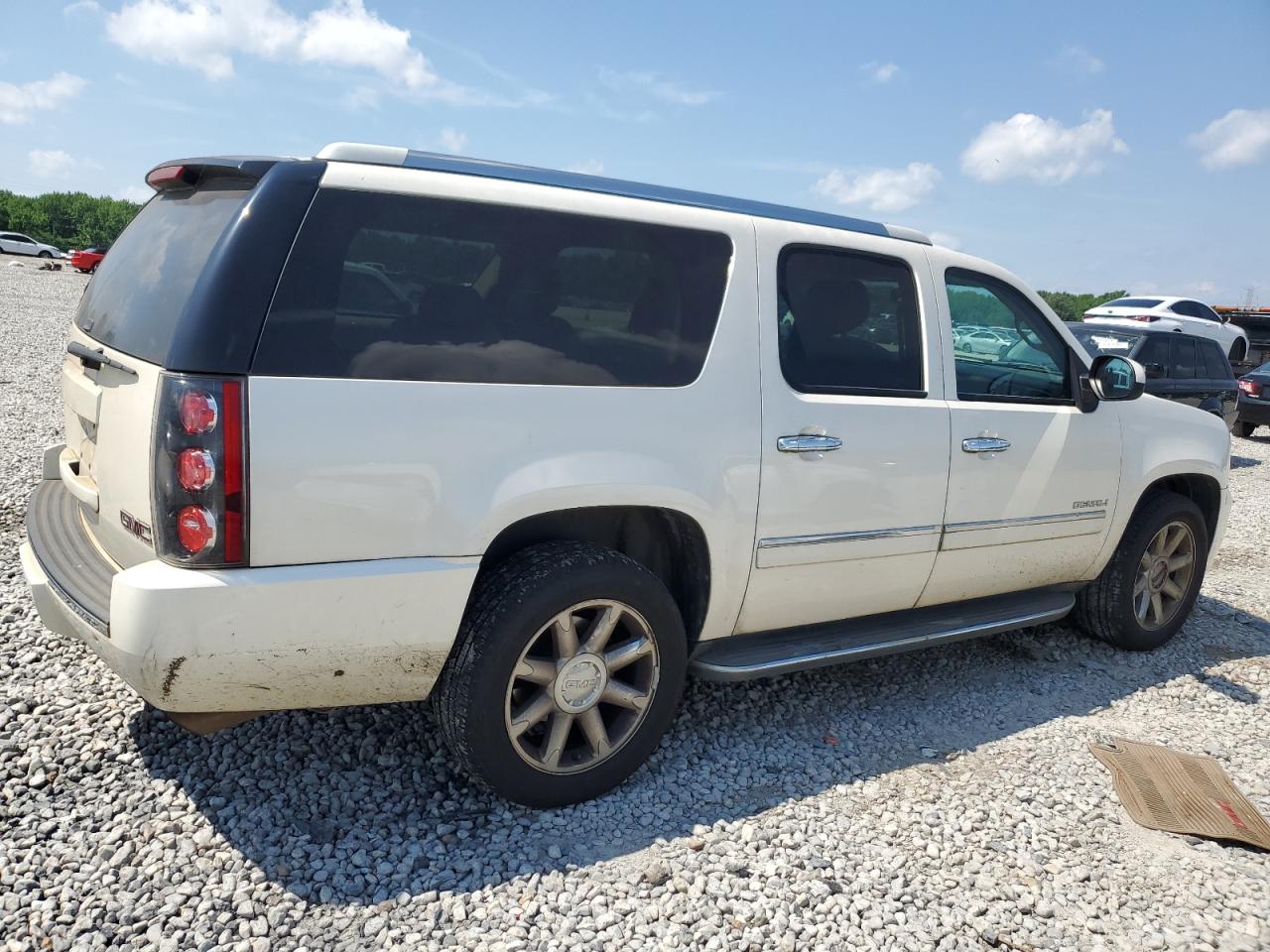 Photo 2 VIN: 1GKS2MEF7DR244385 - GMC YUKON 