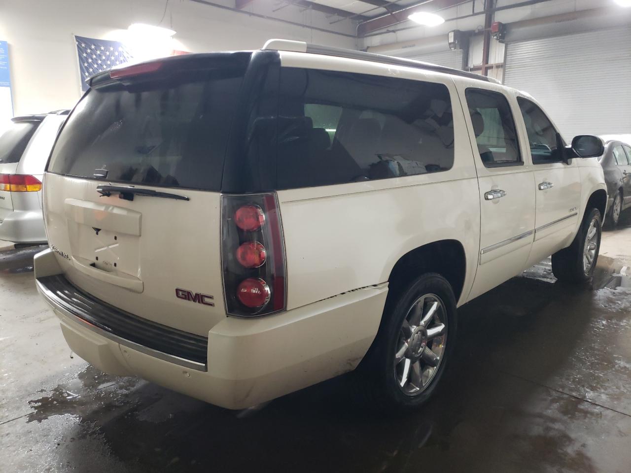 Photo 2 VIN: 1GKS2MEF7DR244497 - GMC YUKON 