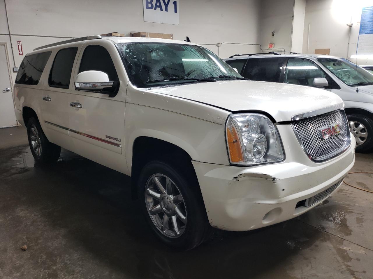 Photo 3 VIN: 1GKS2MEF7DR244497 - GMC YUKON 