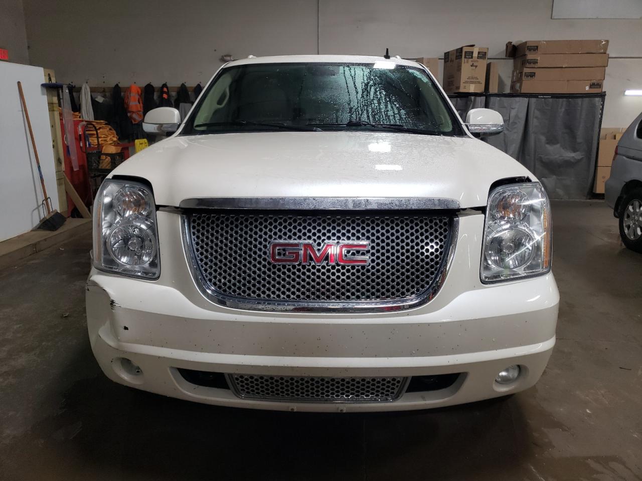 Photo 4 VIN: 1GKS2MEF7DR244497 - GMC YUKON 