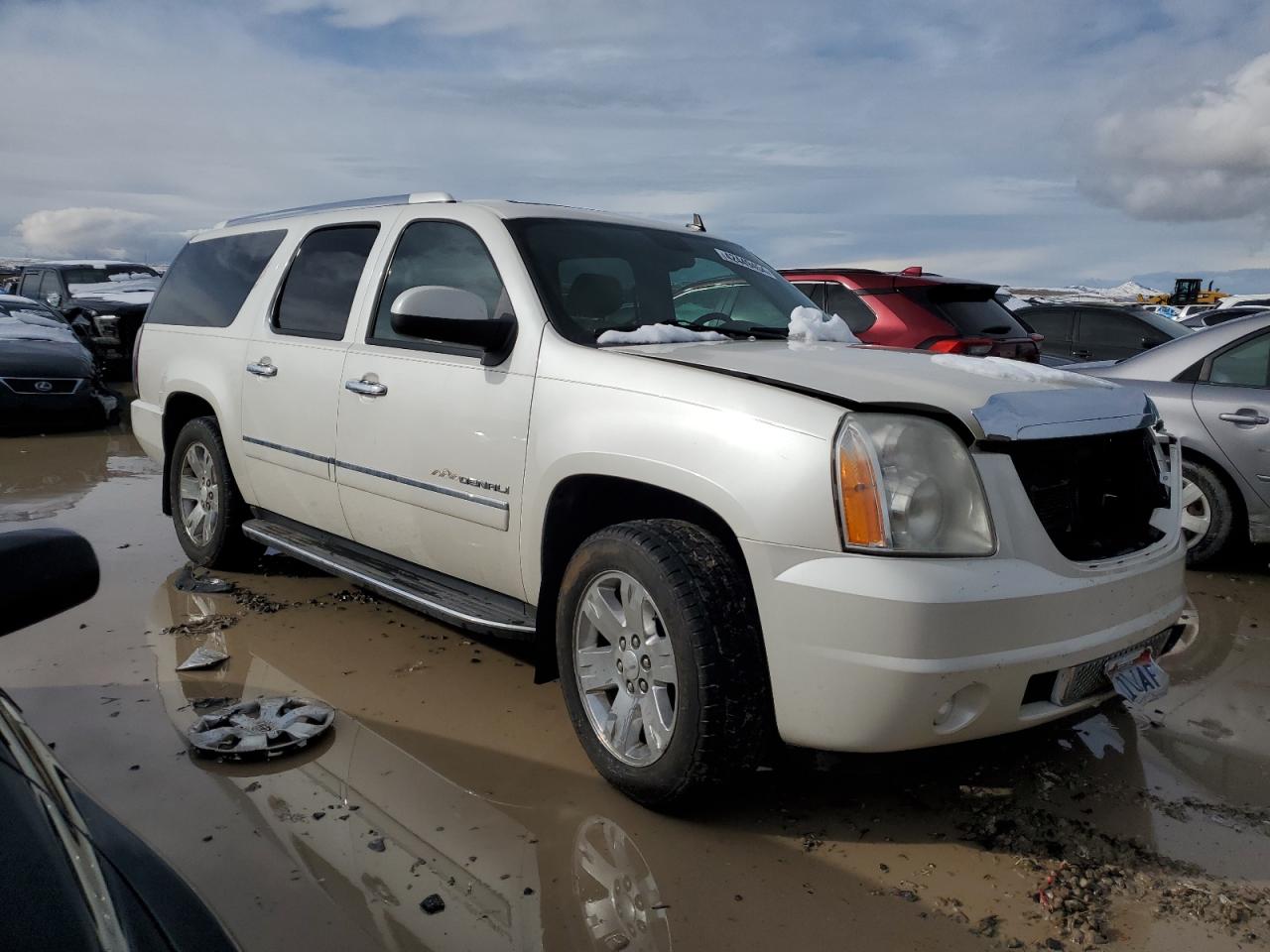 Photo 3 VIN: 1GKS2MEF9BR334733 - GMC YUKON 