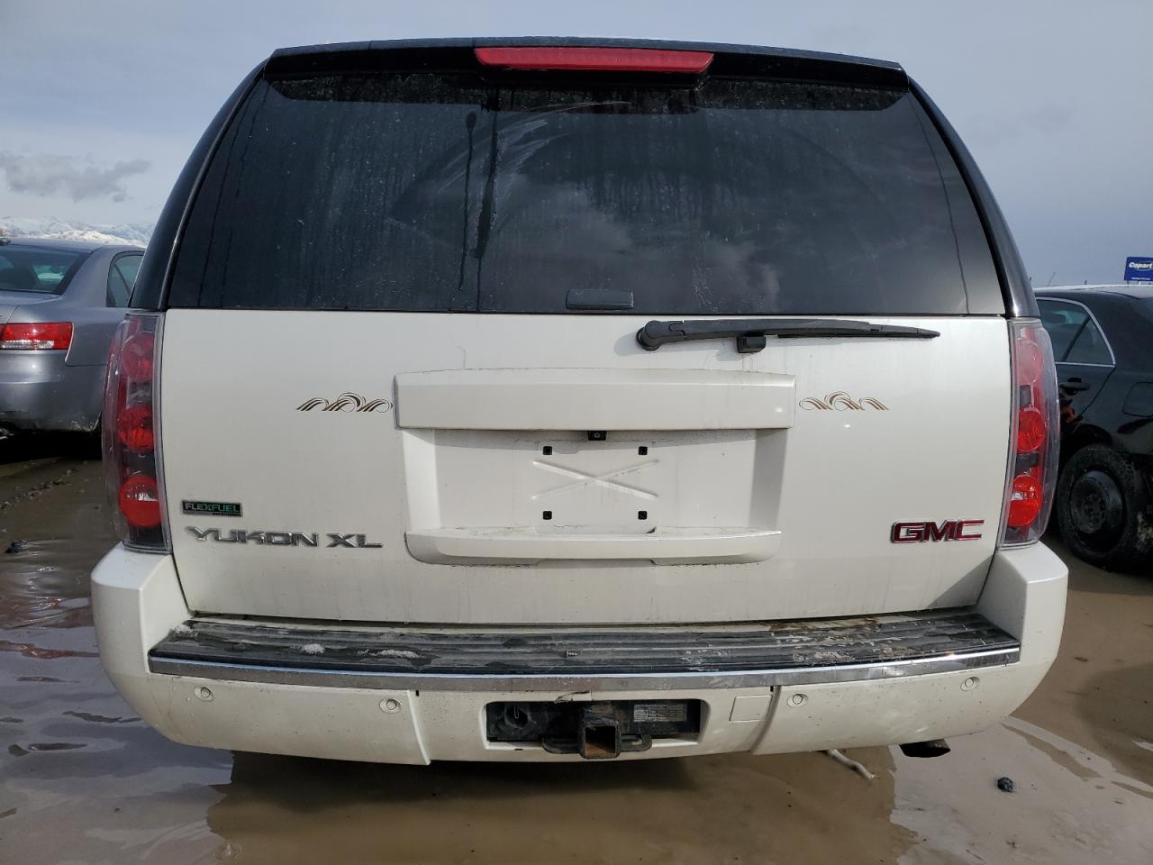 Photo 5 VIN: 1GKS2MEF9BR334733 - GMC YUKON 