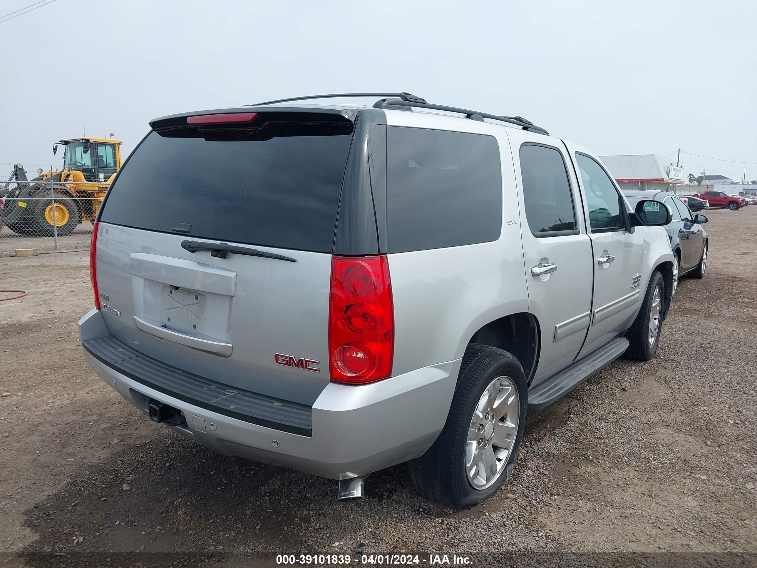 Photo 3 VIN: 1GKUCCE07AR146223 - GMC YUKON 